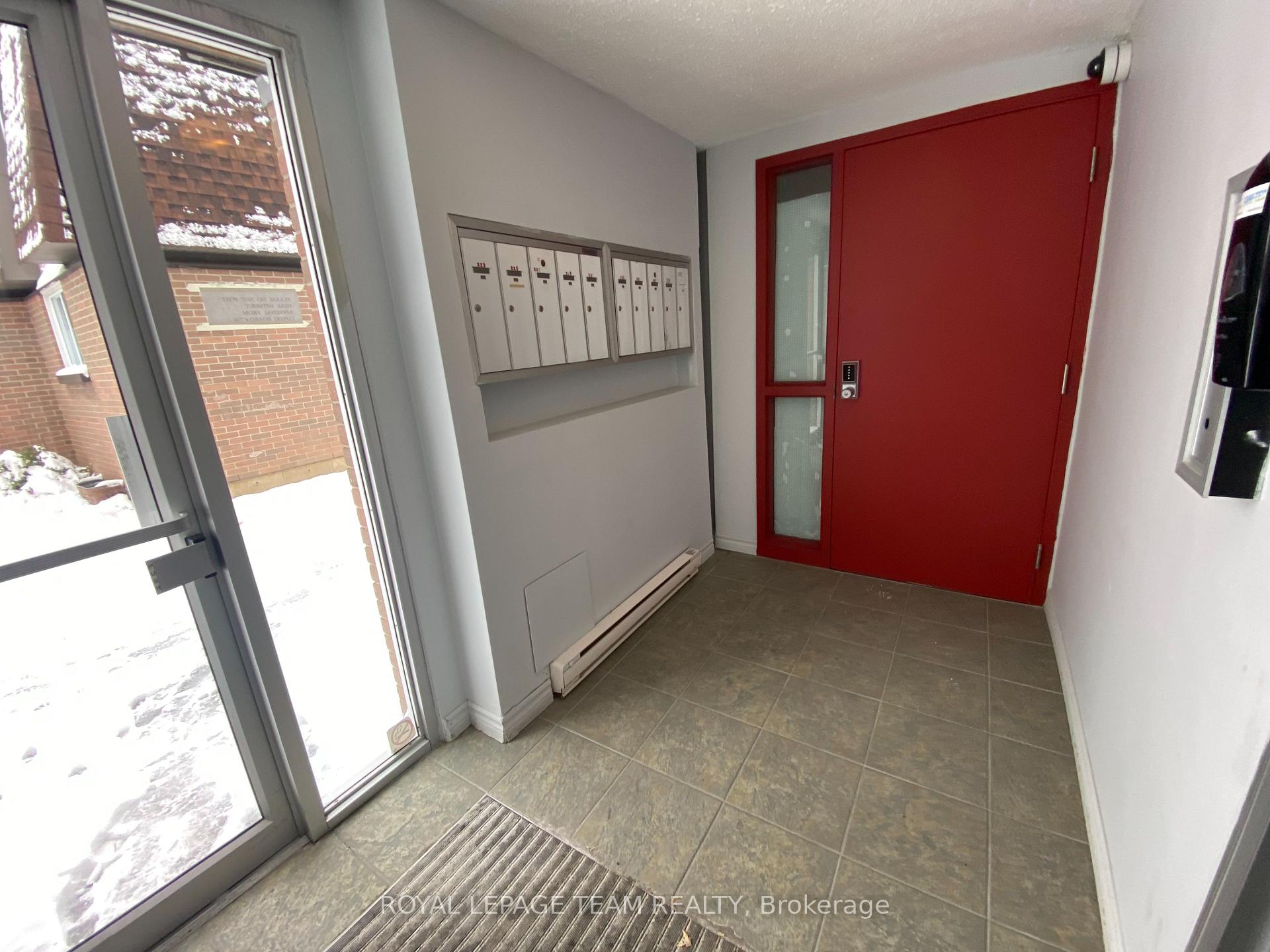 Photo 2 of Unit 54, 227 Ridgepark Private, Ottawa, Meadowlands/Crestview — HOMEH