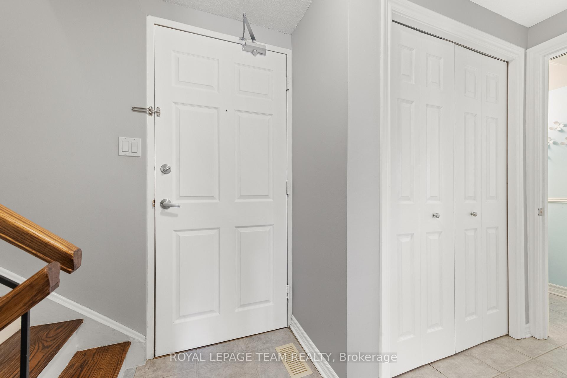 Photo 3 of Unit 54, 227 Ridgepark Private, Ottawa, Meadowlands/Crestview — HOMEH