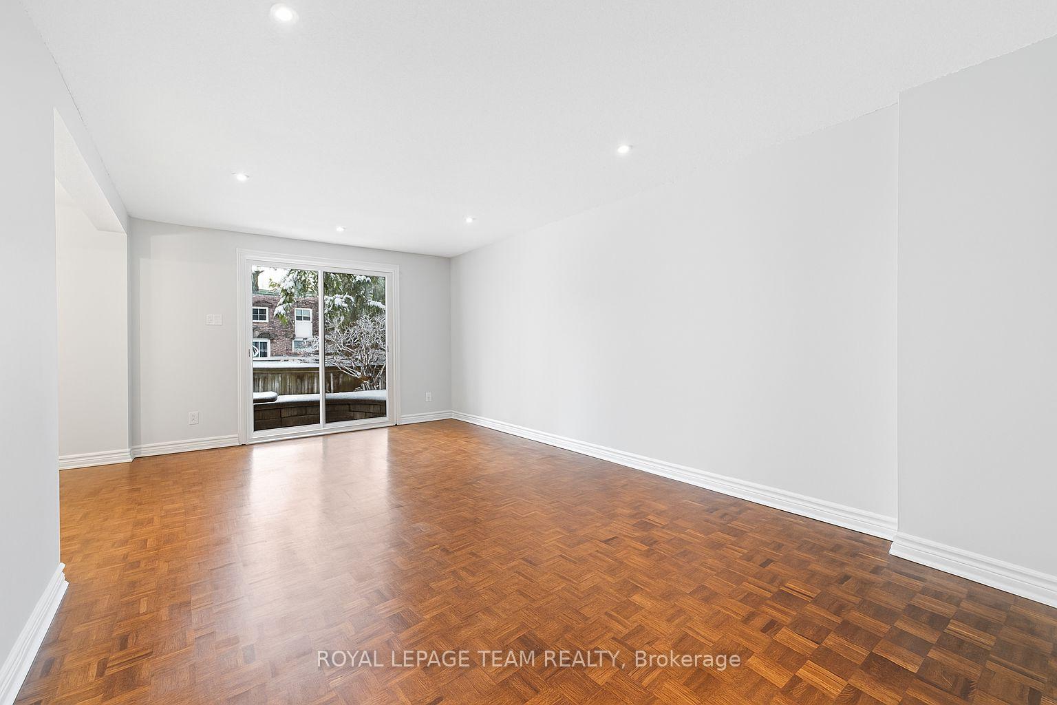 Photo 5 of Unit 54, 227 Ridgepark Private, Ottawa, Meadowlands/Crestview — HOMEH