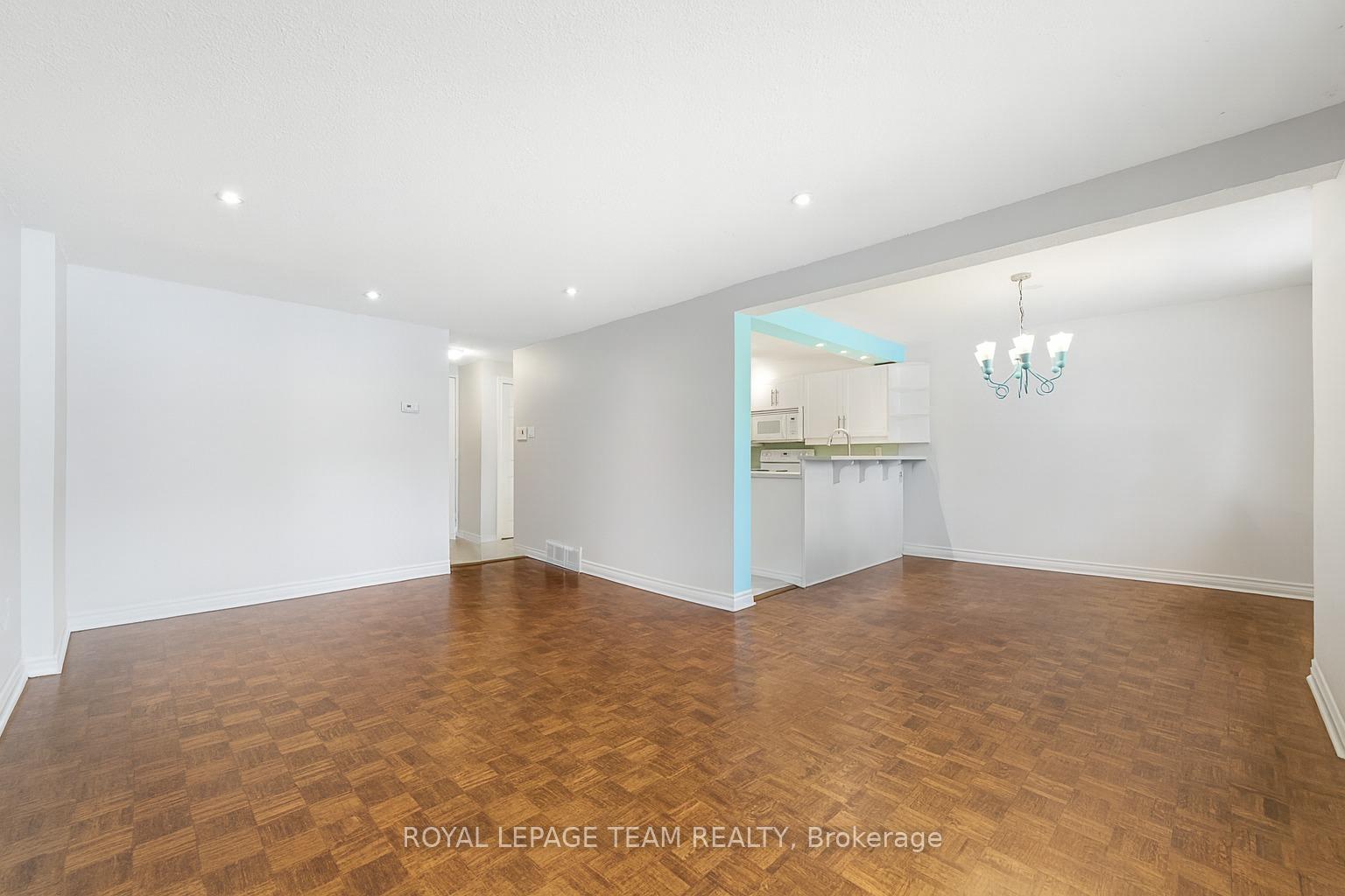 Photo 8 of Unit 54, 227 Ridgepark Private, Ottawa, Meadowlands/Crestview — HOMEH