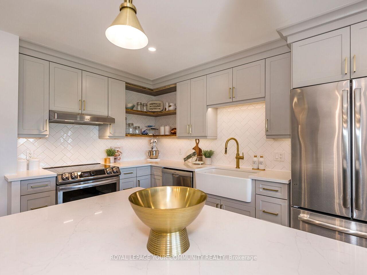 Photo 5 of Unit 2012, 270 Scarlett Road, Toronto, Rockcliffe-Smythe — HOMEH