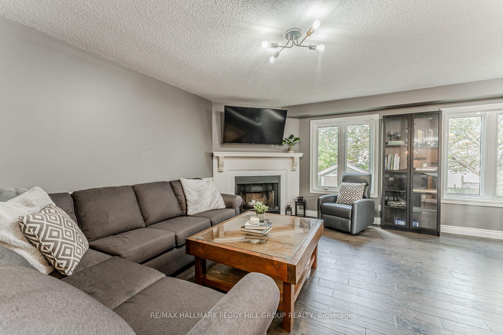 Photo 2 of 41 Penton Drive, Barrie, Sunnidale — HOMEH