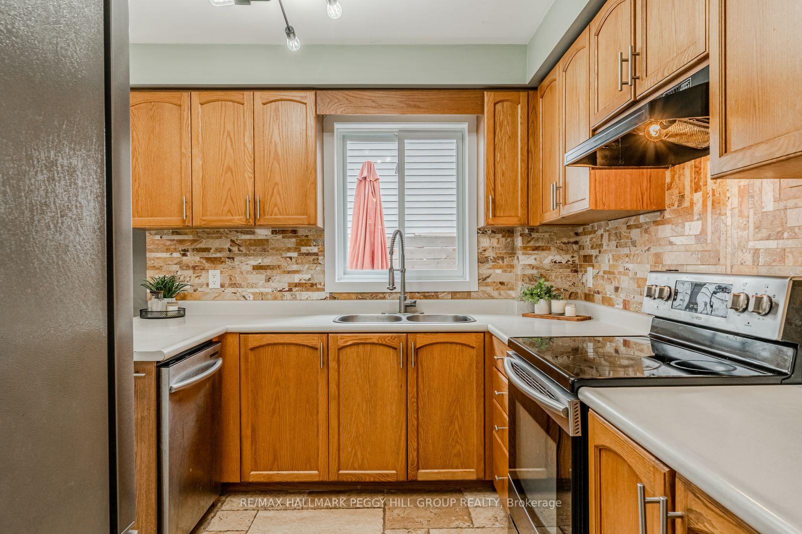 Photo 5 of 41 Penton Drive, Barrie, Sunnidale — HOMEH