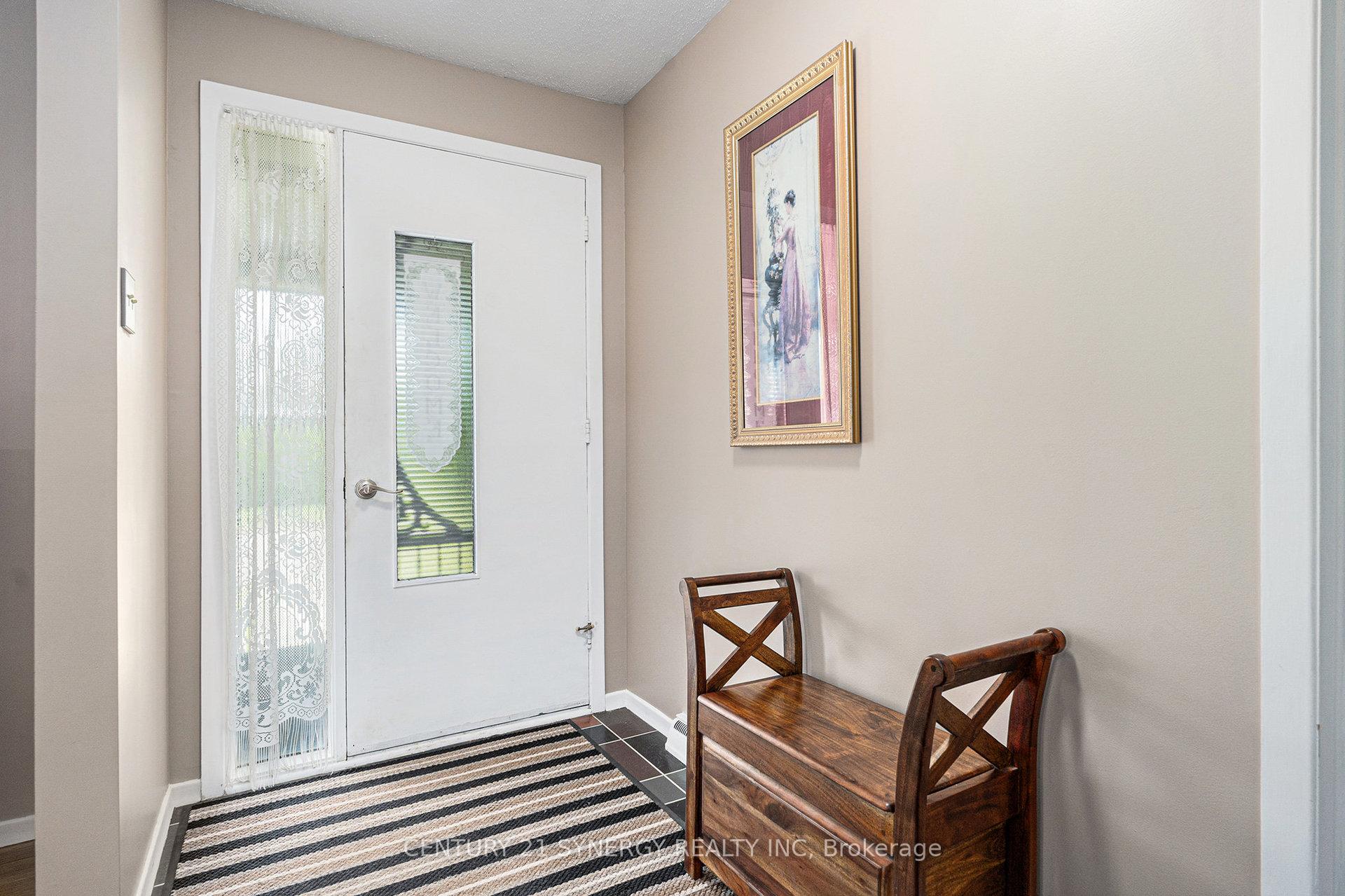 Photo 4 of 2324 Susan Street, Ottawa, Hawthorne Meadows — HOMEH