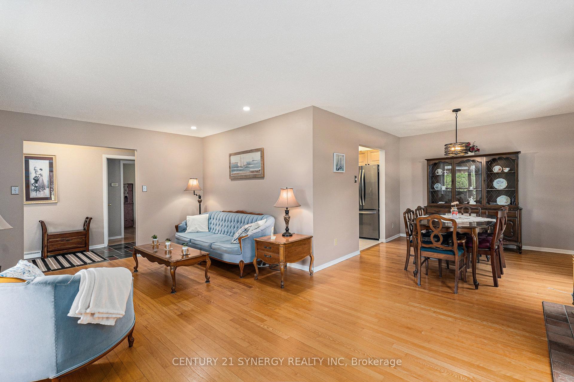 Photo 8 of 2324 Susan Street, Ottawa, Hawthorne Meadows — HOMEH