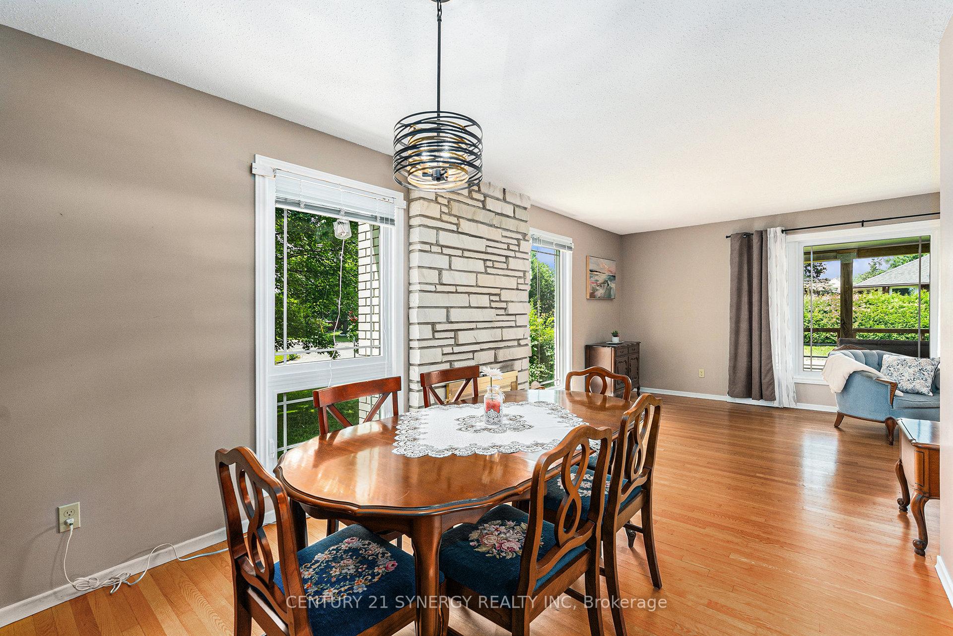 Photo 11 of 2324 Susan Street, Ottawa, Hawthorne Meadows — HOMEH