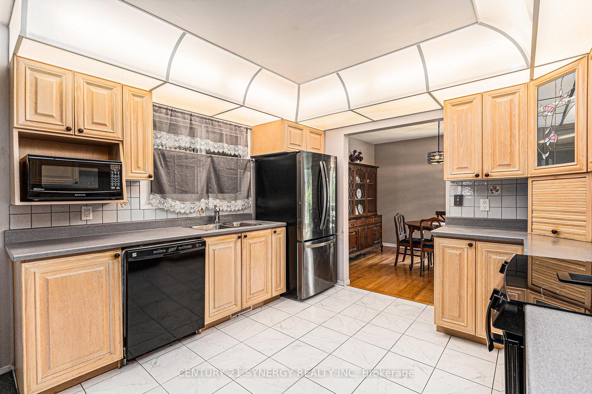 Photo 13 of 2324 Susan Street, Ottawa, Hawthorne Meadows — HOMEH