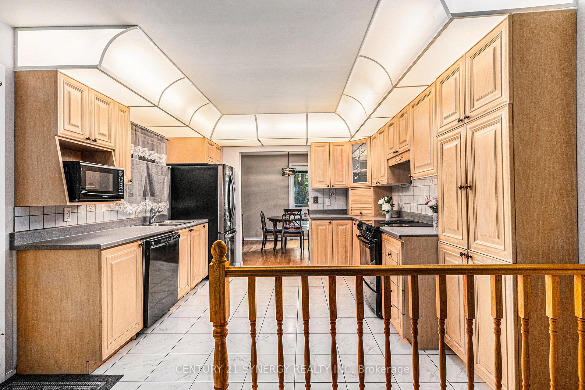 Photo 15 of 2324 Susan Street, Ottawa, Hawthorne Meadows — HOMEH