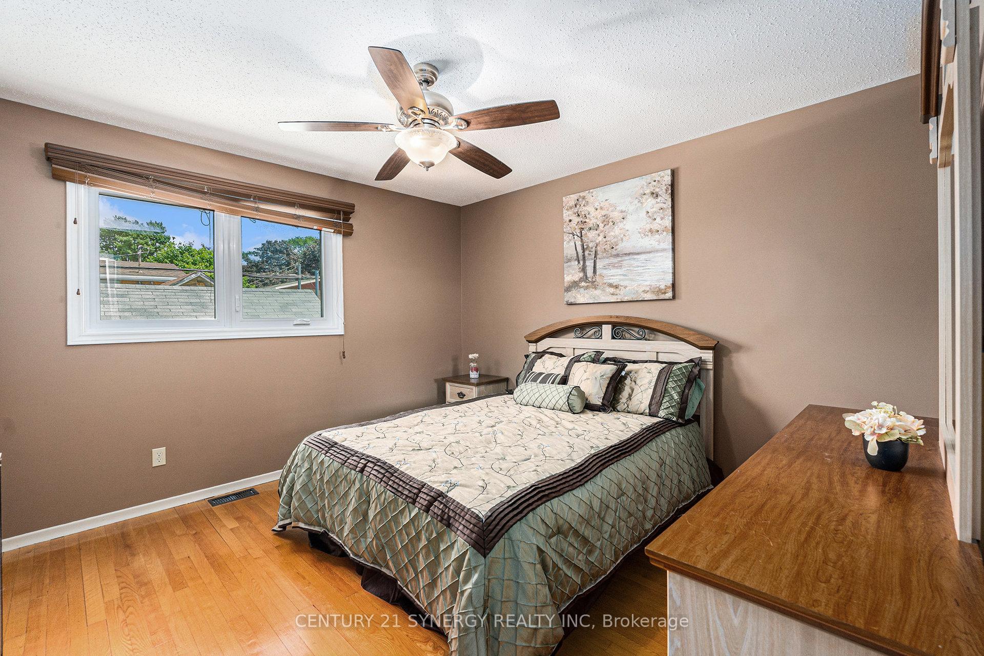 Photo 16 of 2324 Susan Street, Ottawa, Hawthorne Meadows — HOMEH