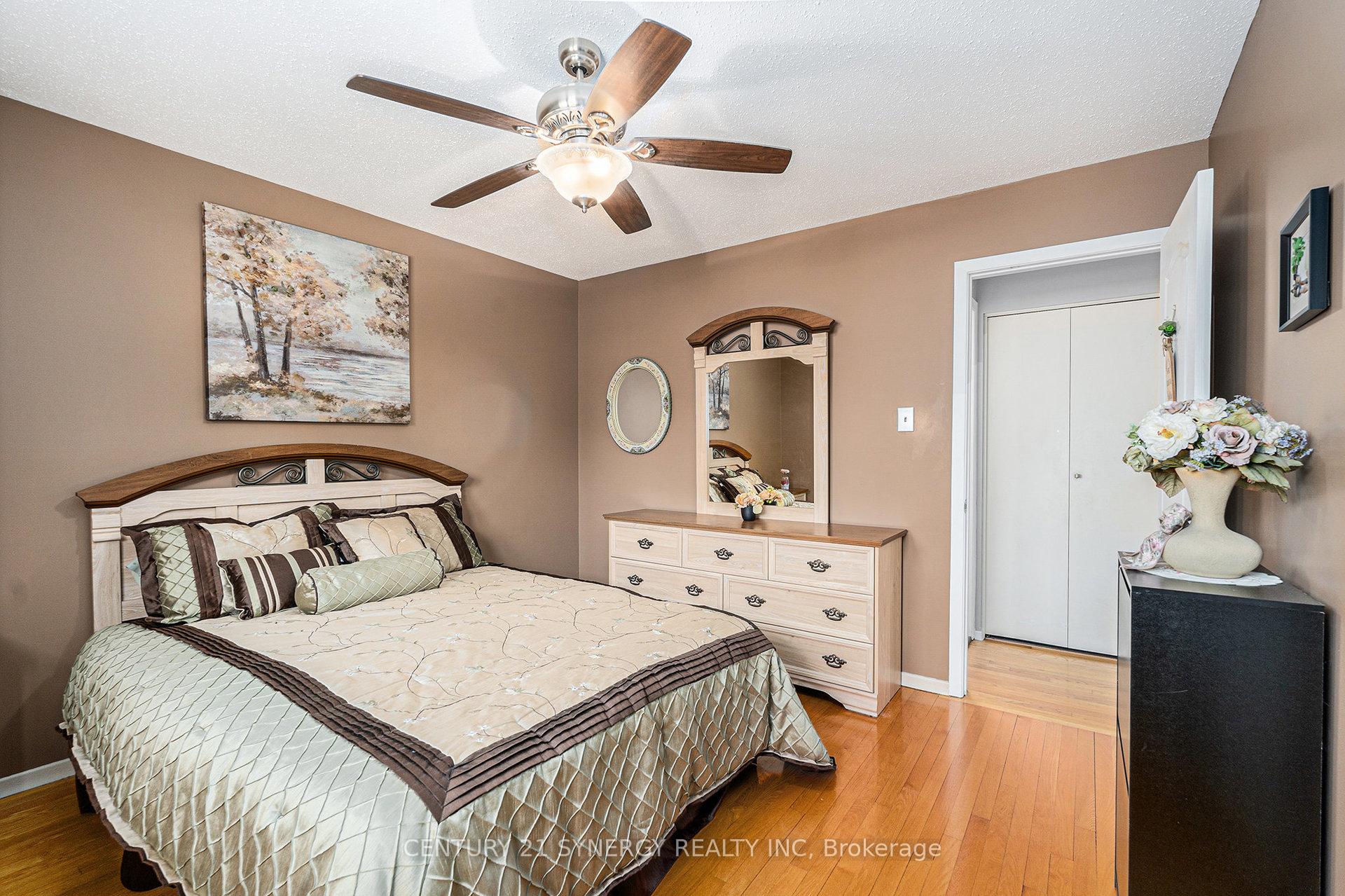 Photo 18 of 2324 Susan Street, Ottawa, Hawthorne Meadows — HOMEH