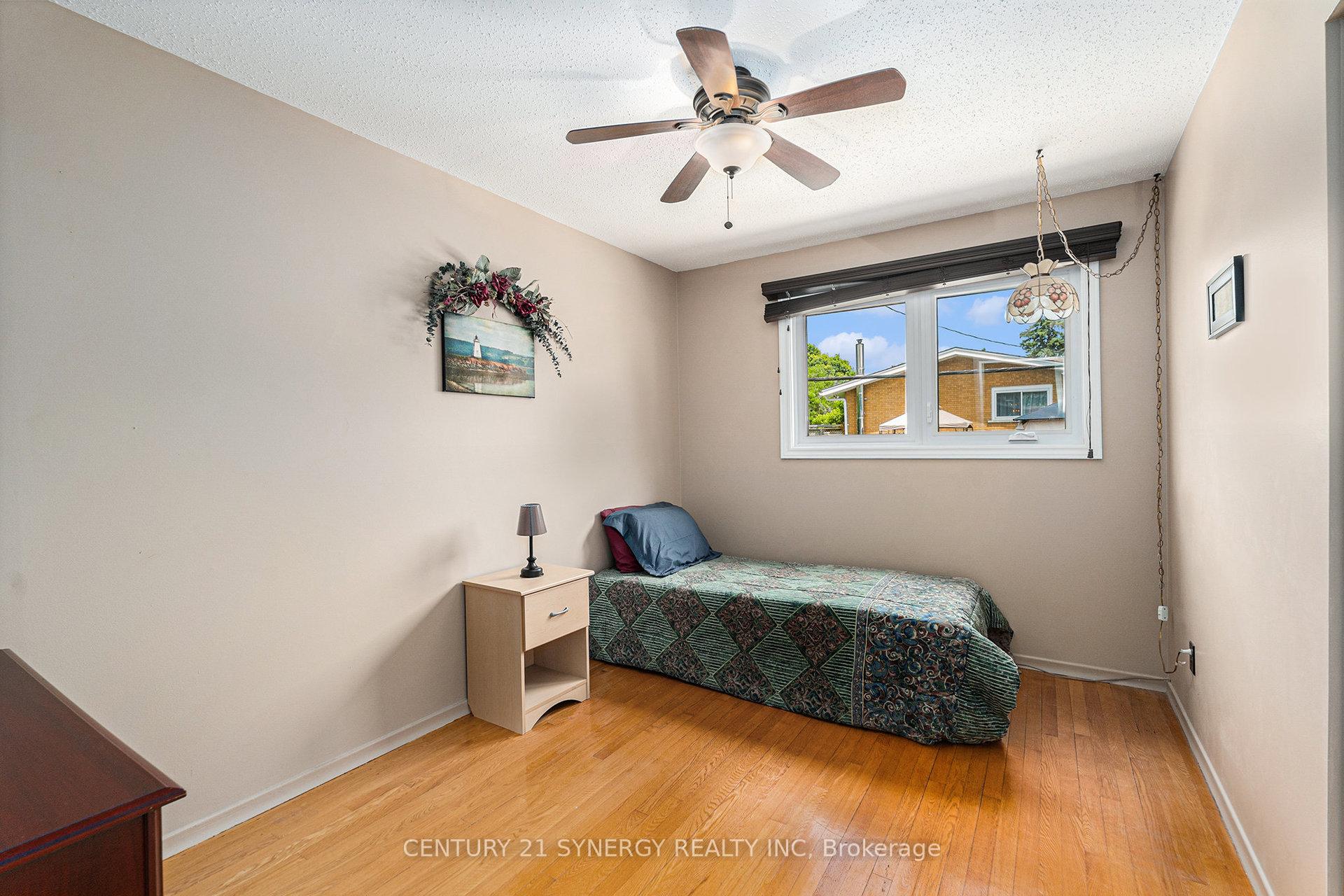 Photo 20 of 2324 Susan Street, Ottawa, Hawthorne Meadows — HOMEH
