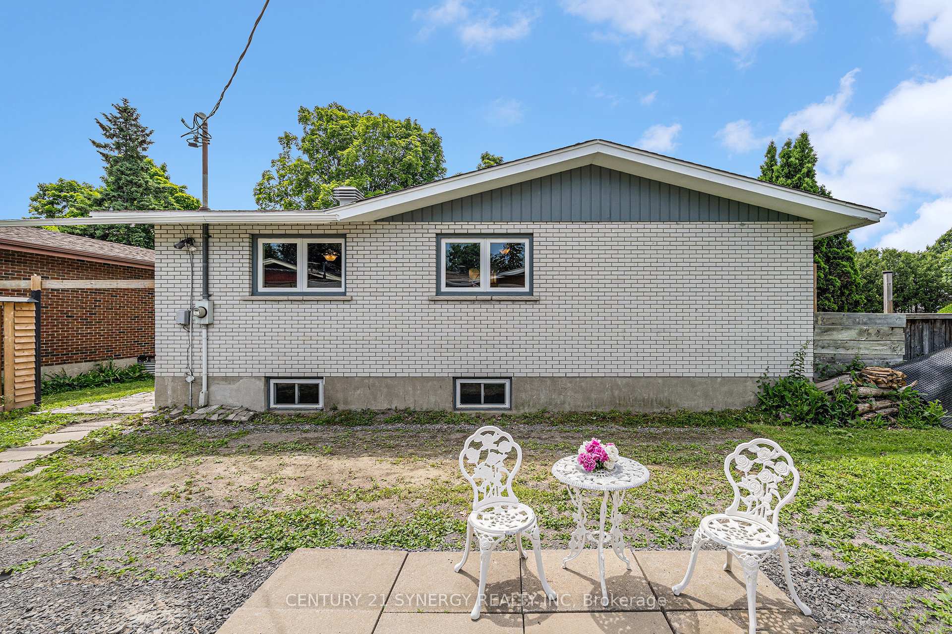 Photo 30 of 2324 Susan Street, Ottawa, Hawthorne Meadows — HOMEH