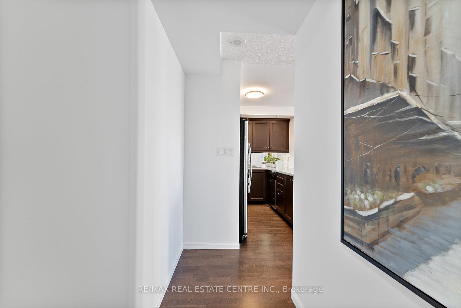 Photo 4 of Unit 1405, 900 Mount Pleasant Road, Toronto, Mount Pleasant West — HOMEH