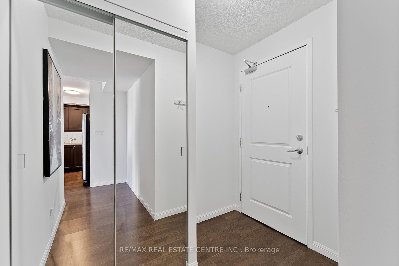 Photo 5 of Unit 1405, 900 Mount Pleasant Road, Toronto, Mount Pleasant West — HOMEH