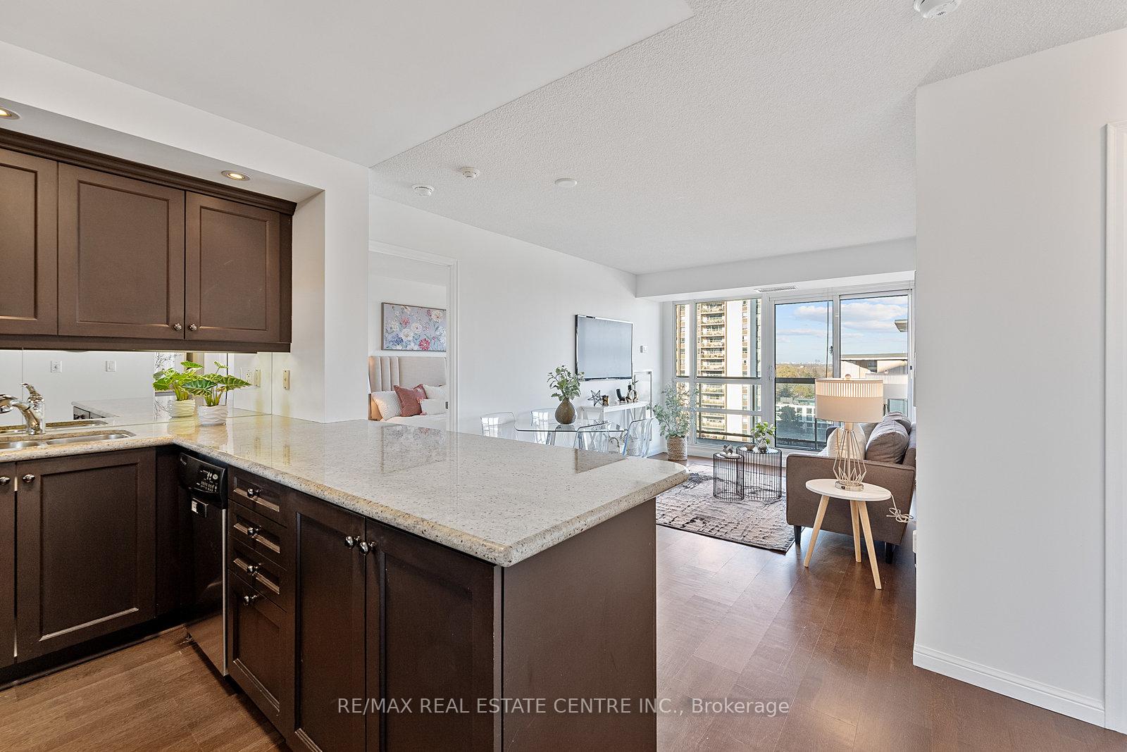 Photo 6 of Unit 1405, 900 Mount Pleasant Road, Toronto, Mount Pleasant West — HOMEH