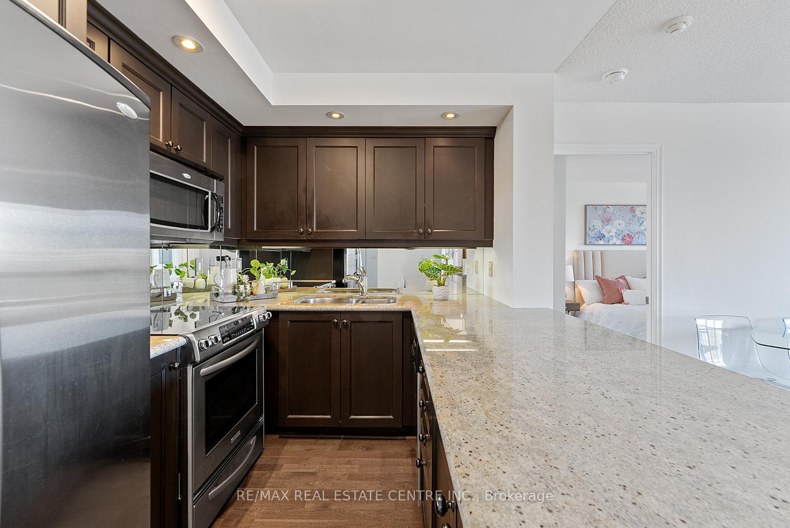 Photo 7 of Unit 1405, 900 Mount Pleasant Road, Toronto, Mount Pleasant West — HOMEH