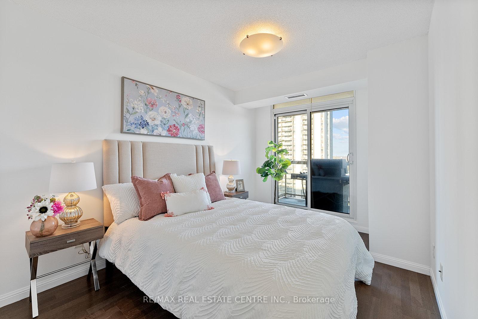 Photo 19 of Unit 1405, 900 Mount Pleasant Road, Toronto, Mount Pleasant West — HOMEH