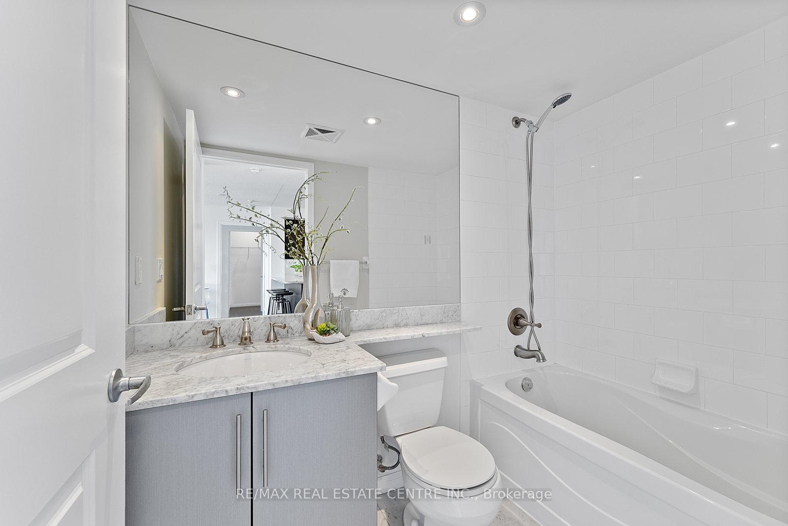 Photo 27 of Unit 1405, 900 Mount Pleasant Road, Toronto, Mount Pleasant West — HOMEH