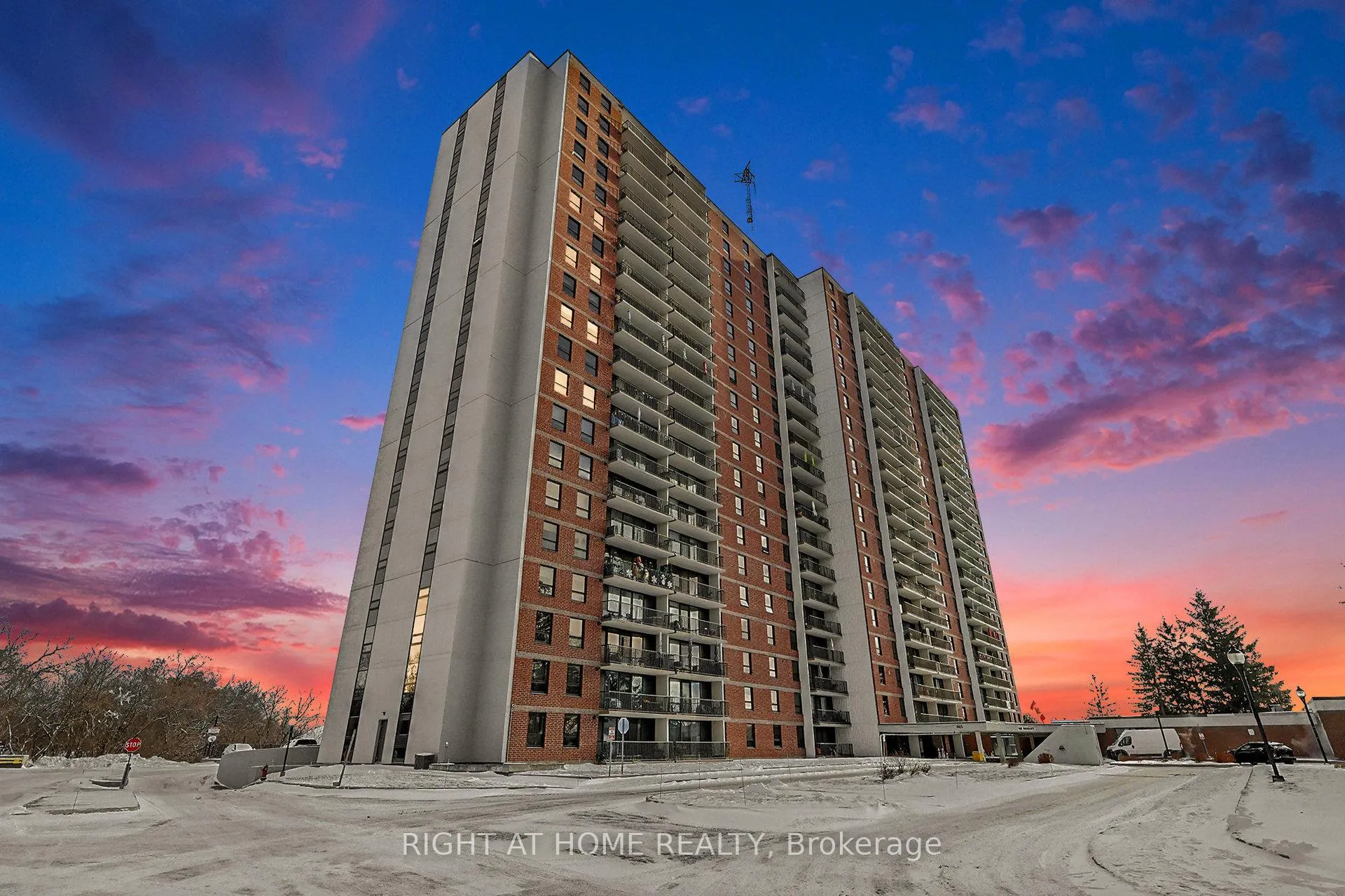 Photo 1 of Unit 306, 665 Bathgate Drive, Ottawa, Carson Meadows — HOMEH