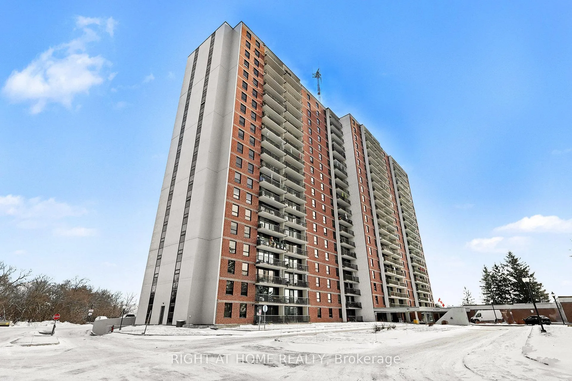 Photo 2 of Unit 306, 665 Bathgate Drive, Ottawa, Carson Meadows — HOMEH