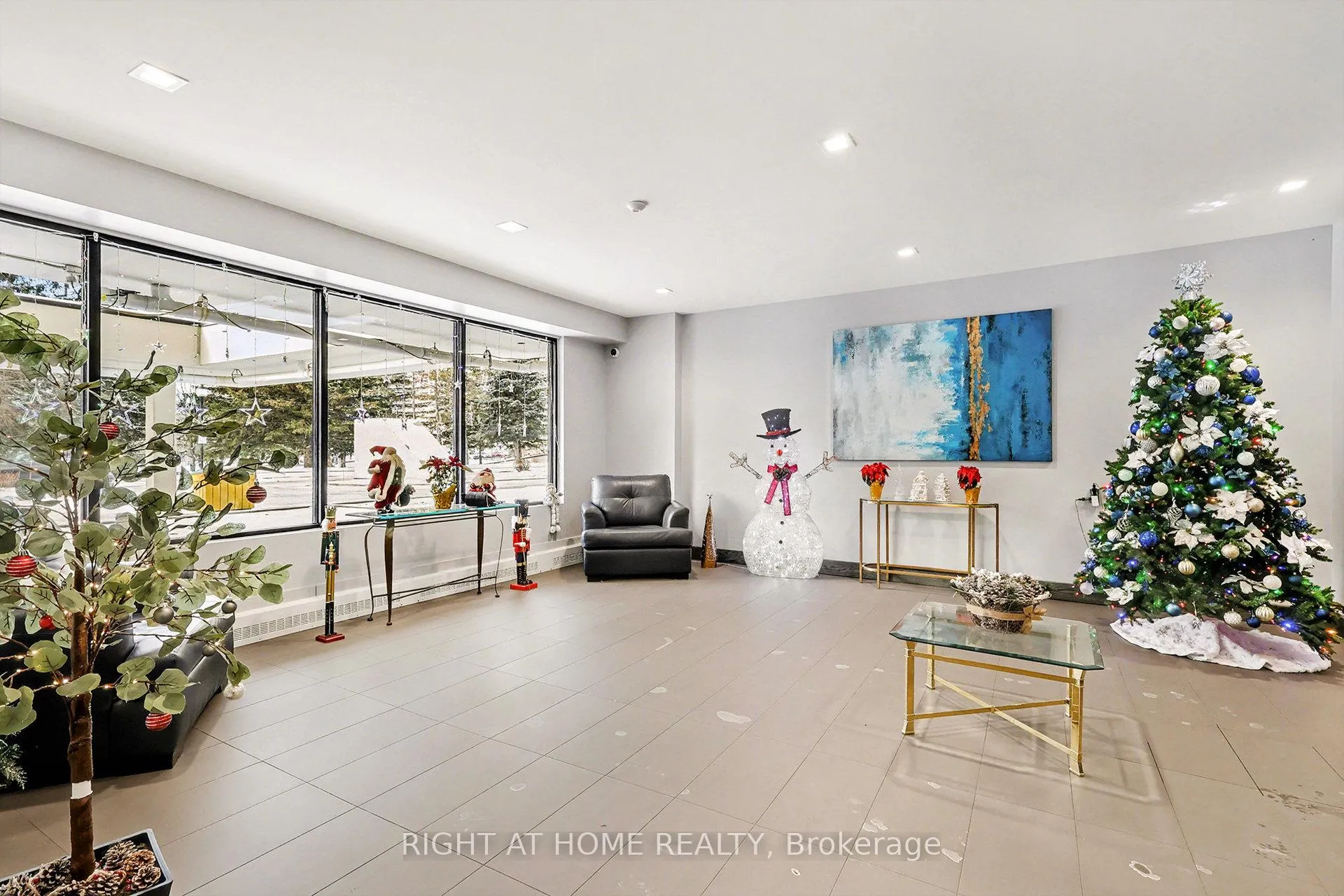 Photo 3 of Unit 306, 665 Bathgate Drive, Ottawa, Carson Meadows — HOMEH