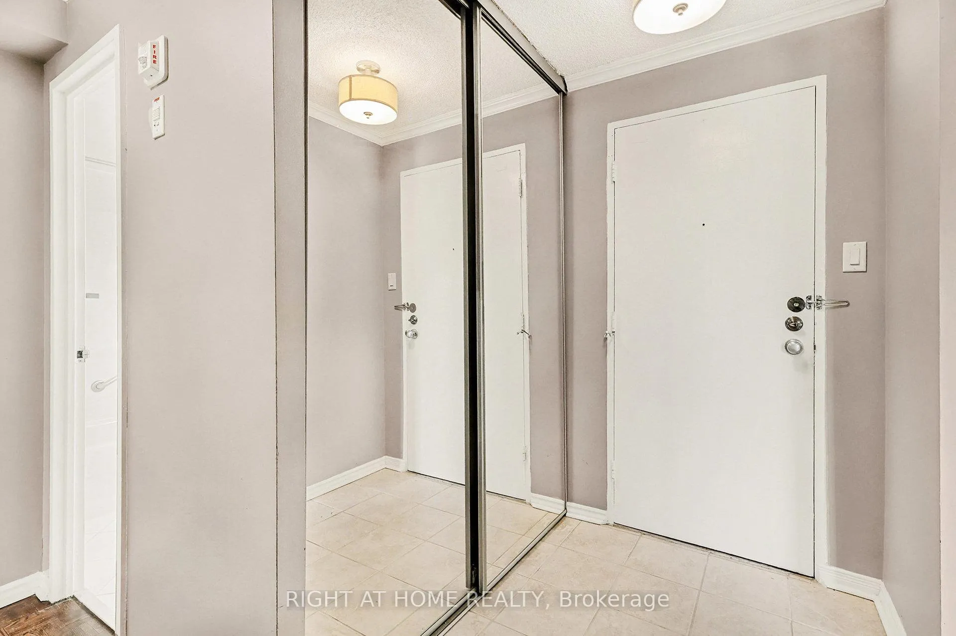 Photo 4 of Unit 306, 665 Bathgate Drive, Ottawa, Carson Meadows — HOMEH