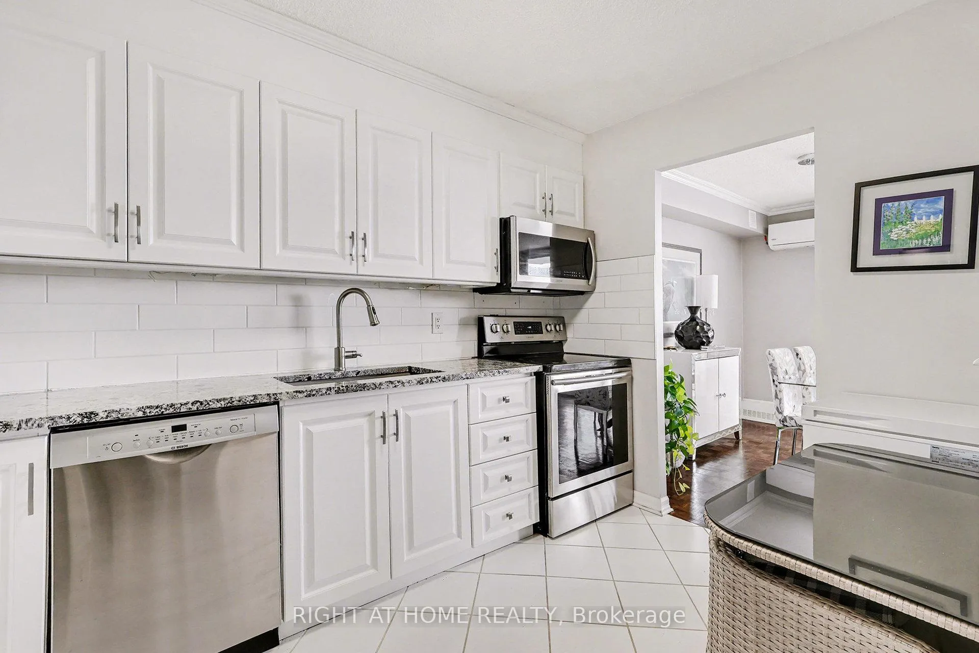 Photo 13 of Unit 306, 665 Bathgate Drive, Ottawa, Carson Meadows — HOMEH