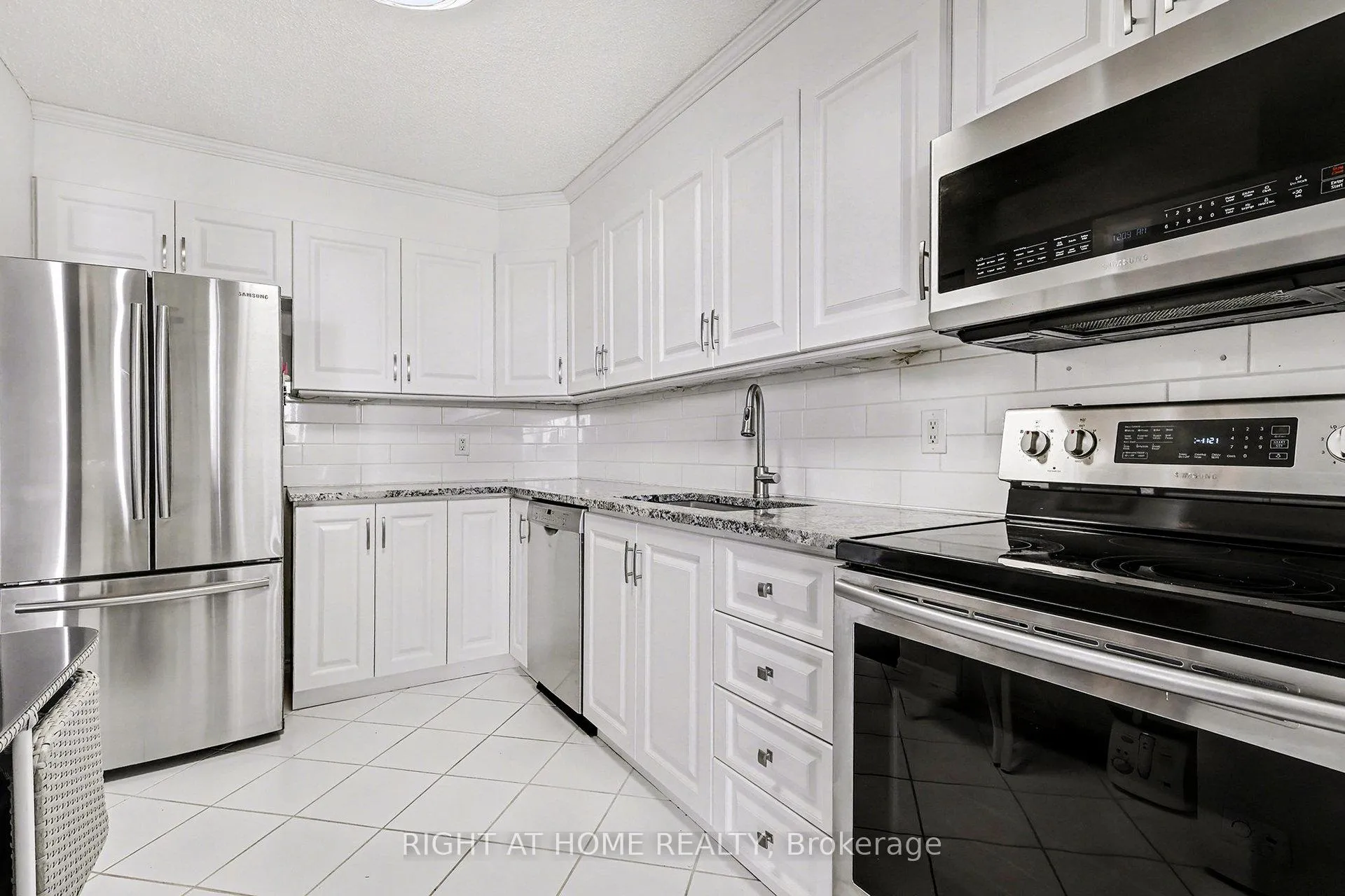 Photo 14 of Unit 306, 665 Bathgate Drive, Ottawa, Carson Meadows — HOMEH