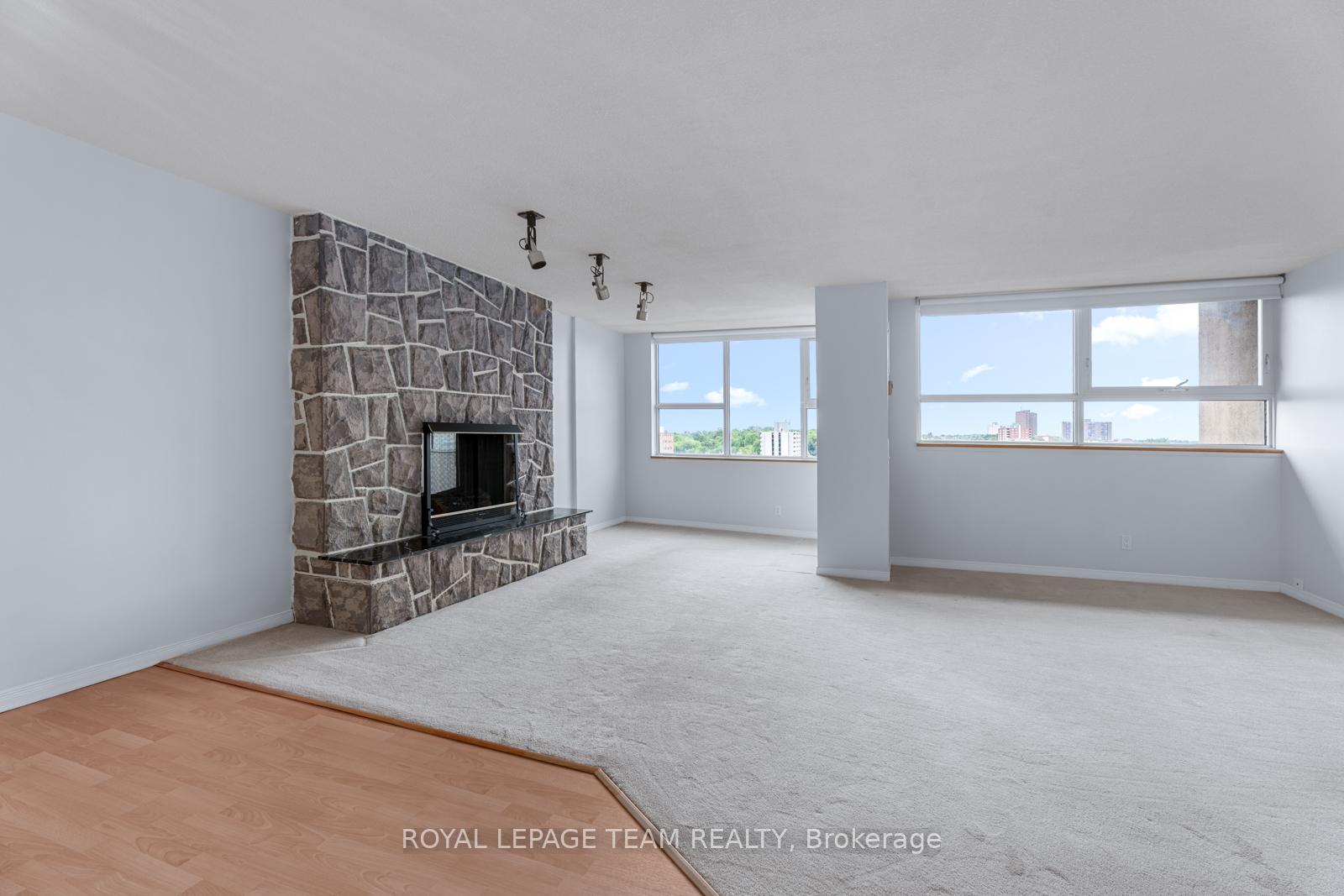 Photo 2 of Unit PH9, 555 Brittany Drive, Ottawa, Viscount Alexander Park — HOMEH