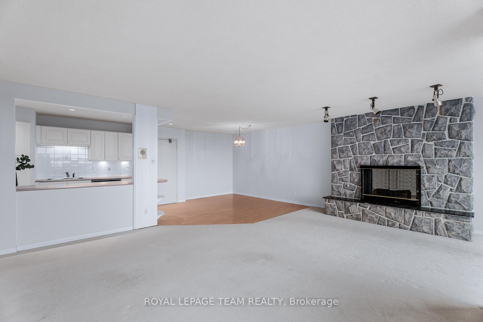 Photo 5 of Unit PH9, 555 Brittany Drive, Ottawa, Viscount Alexander Park — HOMEH