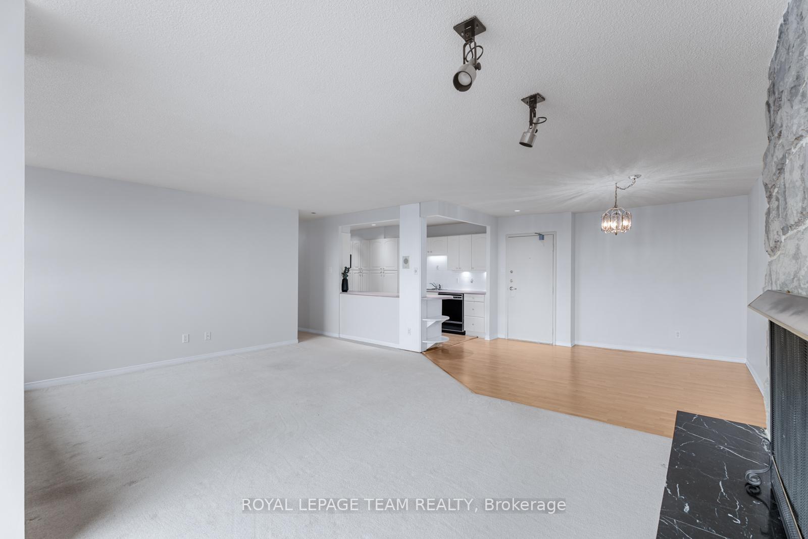 Photo 6 of Unit PH9, 555 Brittany Drive, Ottawa, Viscount Alexander Park — HOMEH
