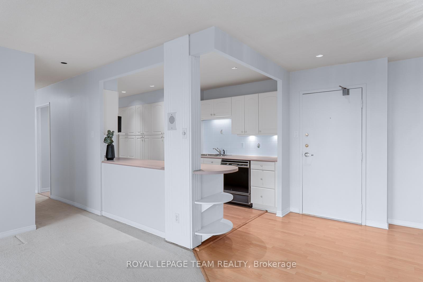 Photo 8 of Unit PH9, 555 Brittany Drive, Ottawa, Viscount Alexander Park — HOMEH