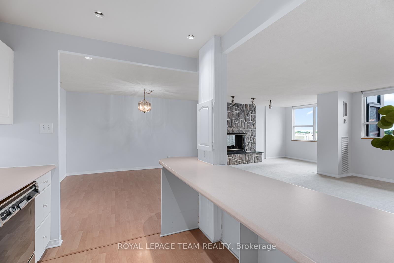Photo 14 of Unit PH9, 555 Brittany Drive, Ottawa, Viscount Alexander Park — HOMEH