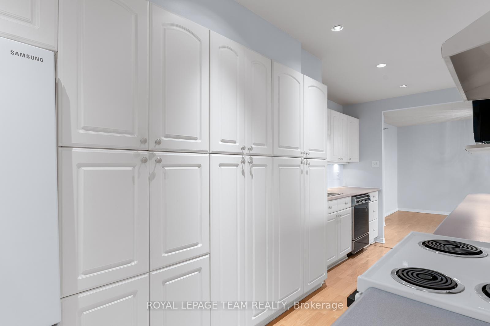 Photo 15 of Unit PH9, 555 Brittany Drive, Ottawa, Viscount Alexander Park — HOMEH