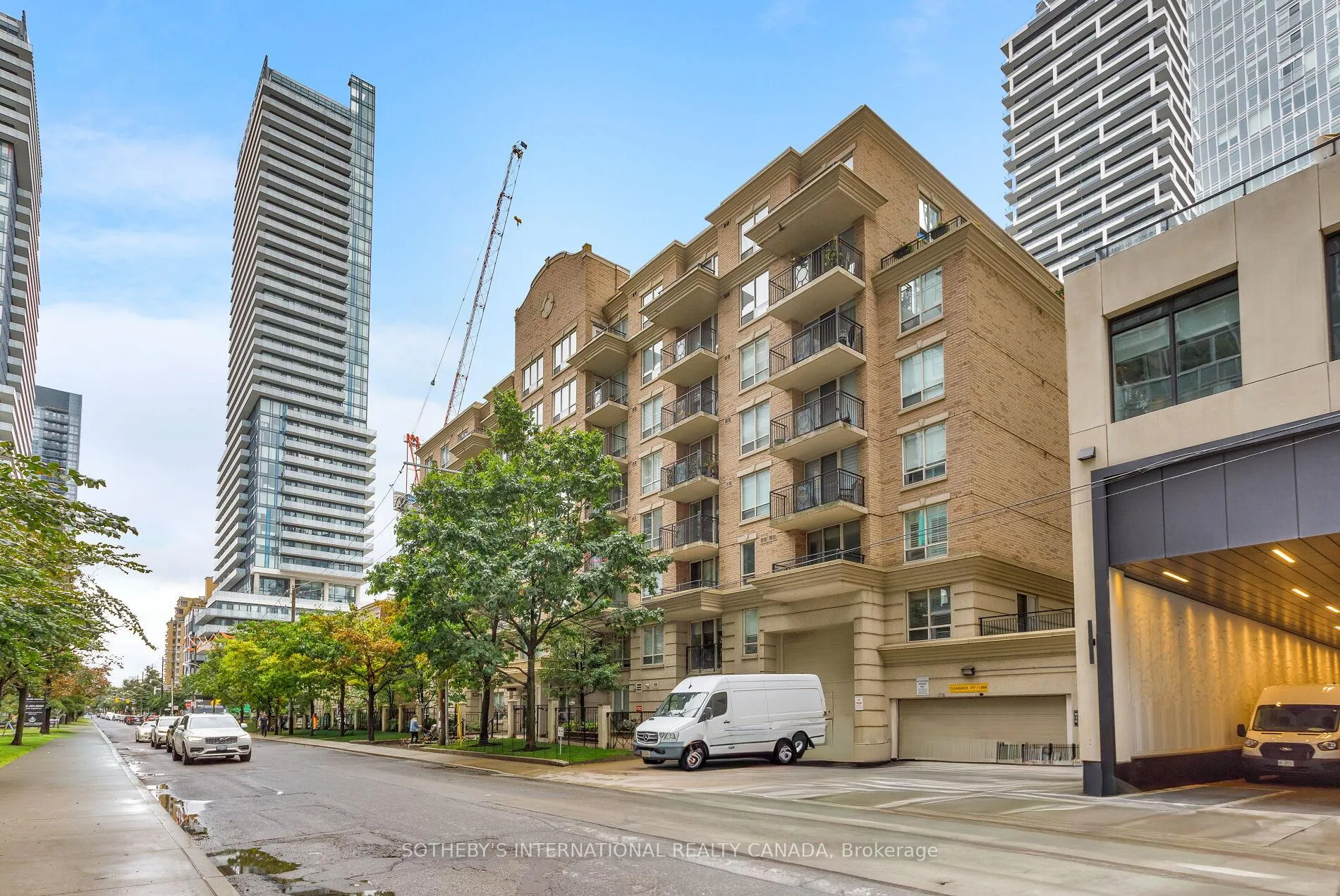 Photo 2 of Unit 301, 188 Redpath Avenue, Toronto, Mount Pleasant West — HOMEH