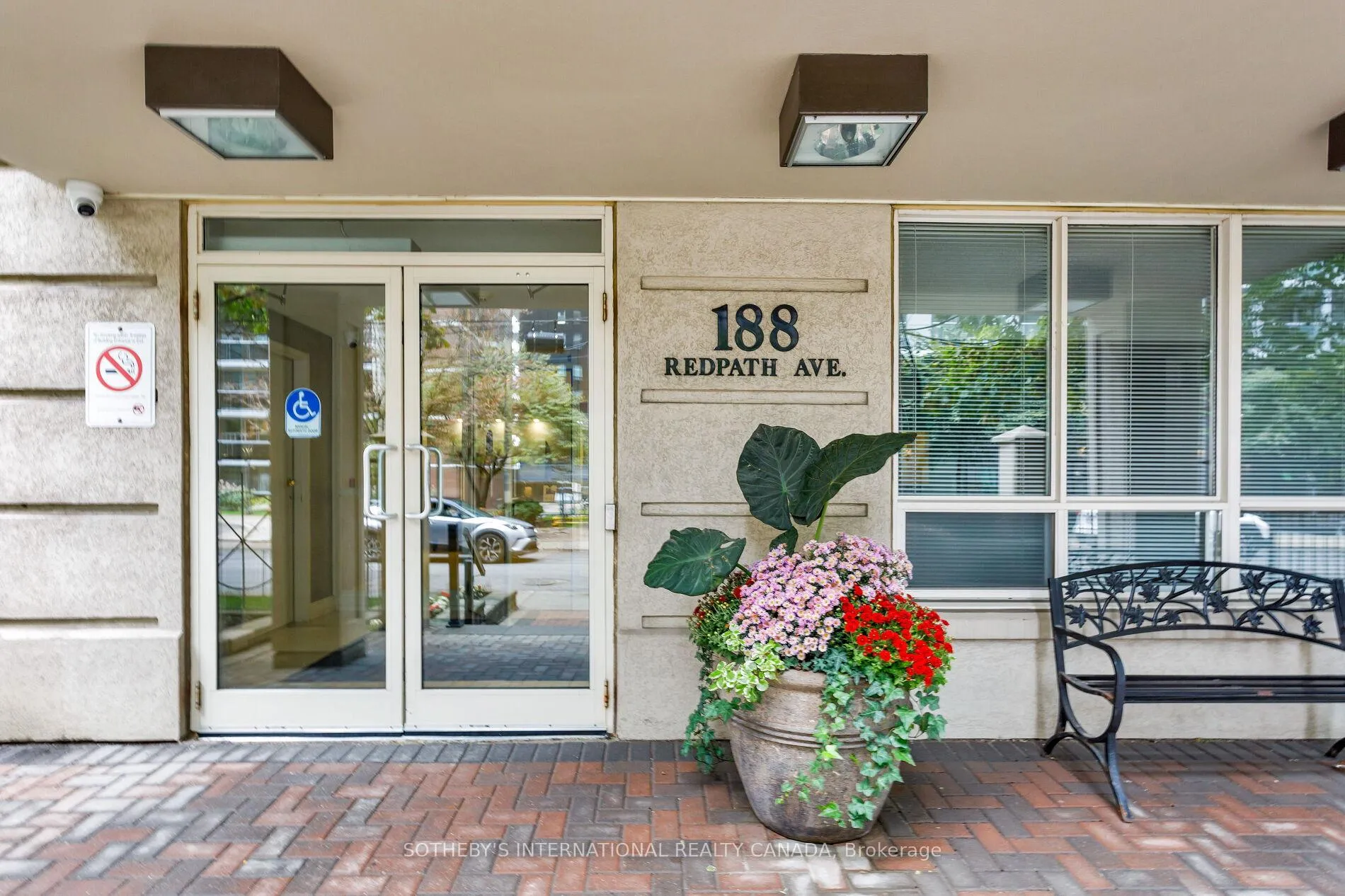 Photo 3 of Unit 301, 188 Redpath Avenue, Toronto, Mount Pleasant West — HOMEH