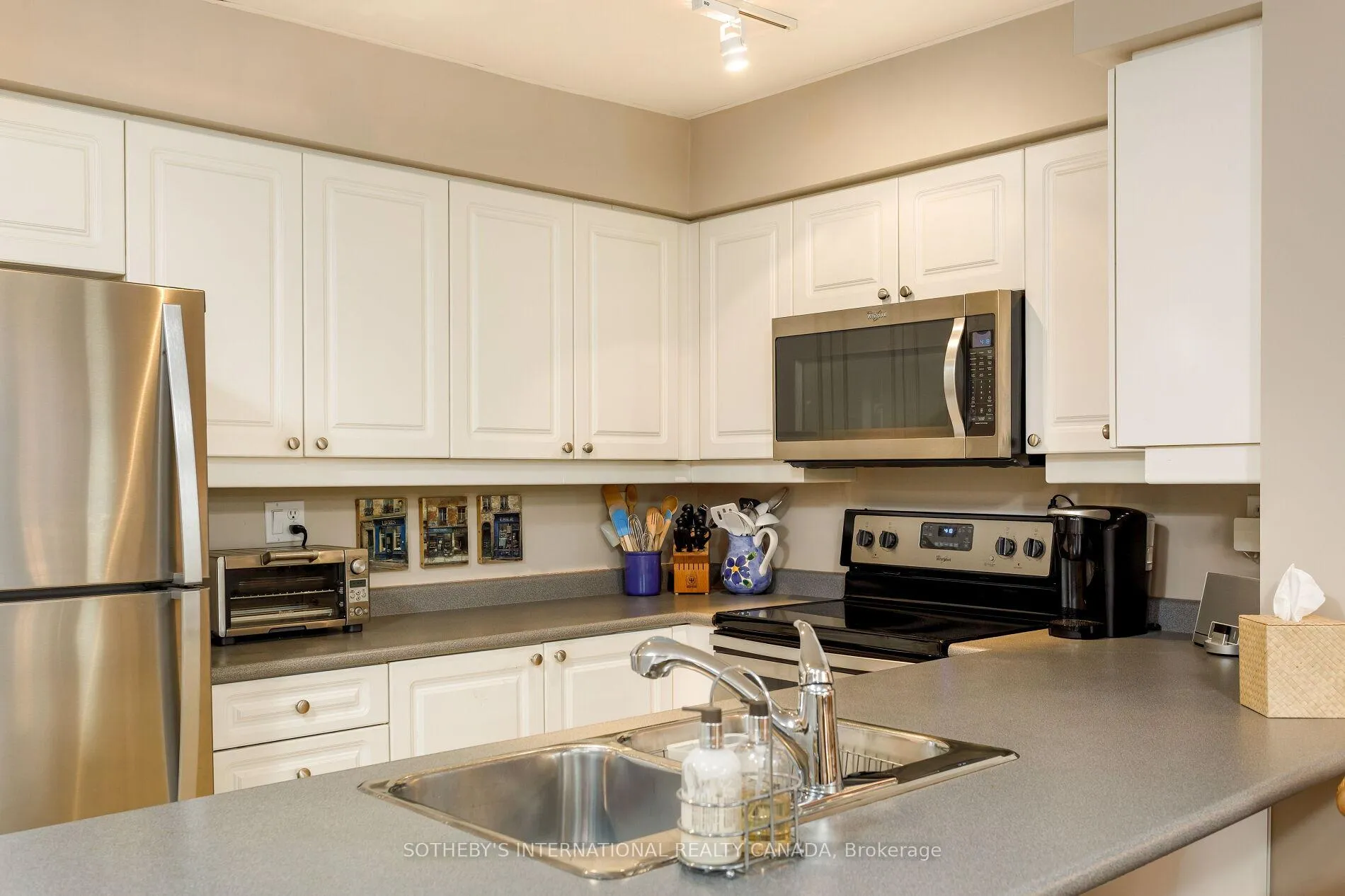 Photo 14 of Unit 301, 188 Redpath Avenue, Toronto, Mount Pleasant West — HOMEH