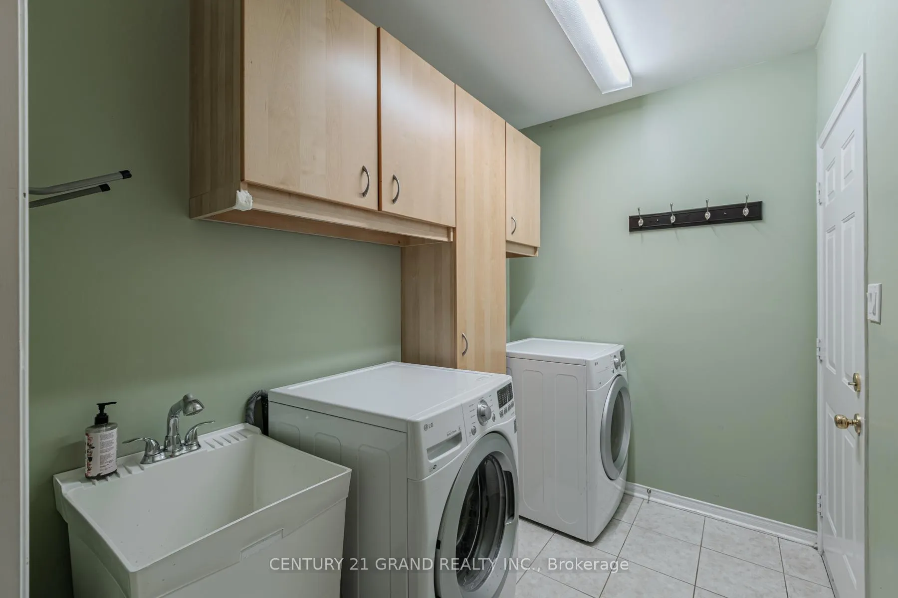 Photo 33 of 72 Hunter Way, Brantford, Shellard Lane — HOMEH