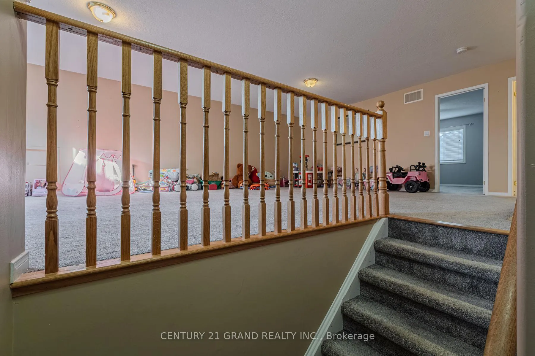 Photo 35 of 72 Hunter Way, Brantford, Shellard Lane — HOMEH