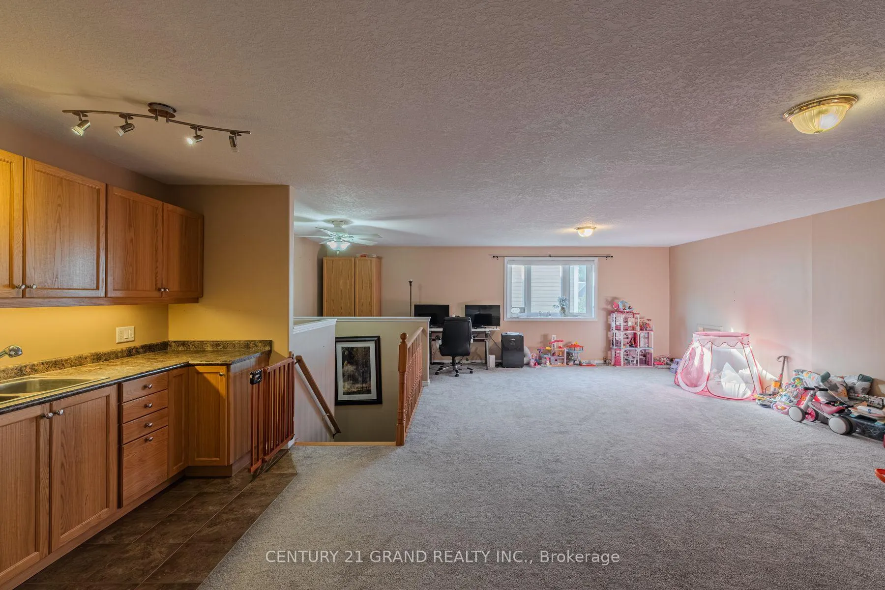 Photo 38 of 72 Hunter Way, Brantford, Shellard Lane — HOMEH