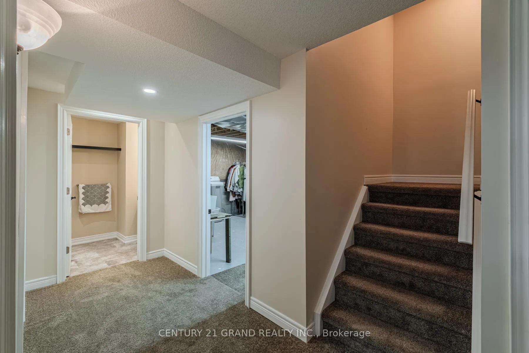 Photo 42 of 72 Hunter Way, Brantford, Shellard Lane — HOMEH