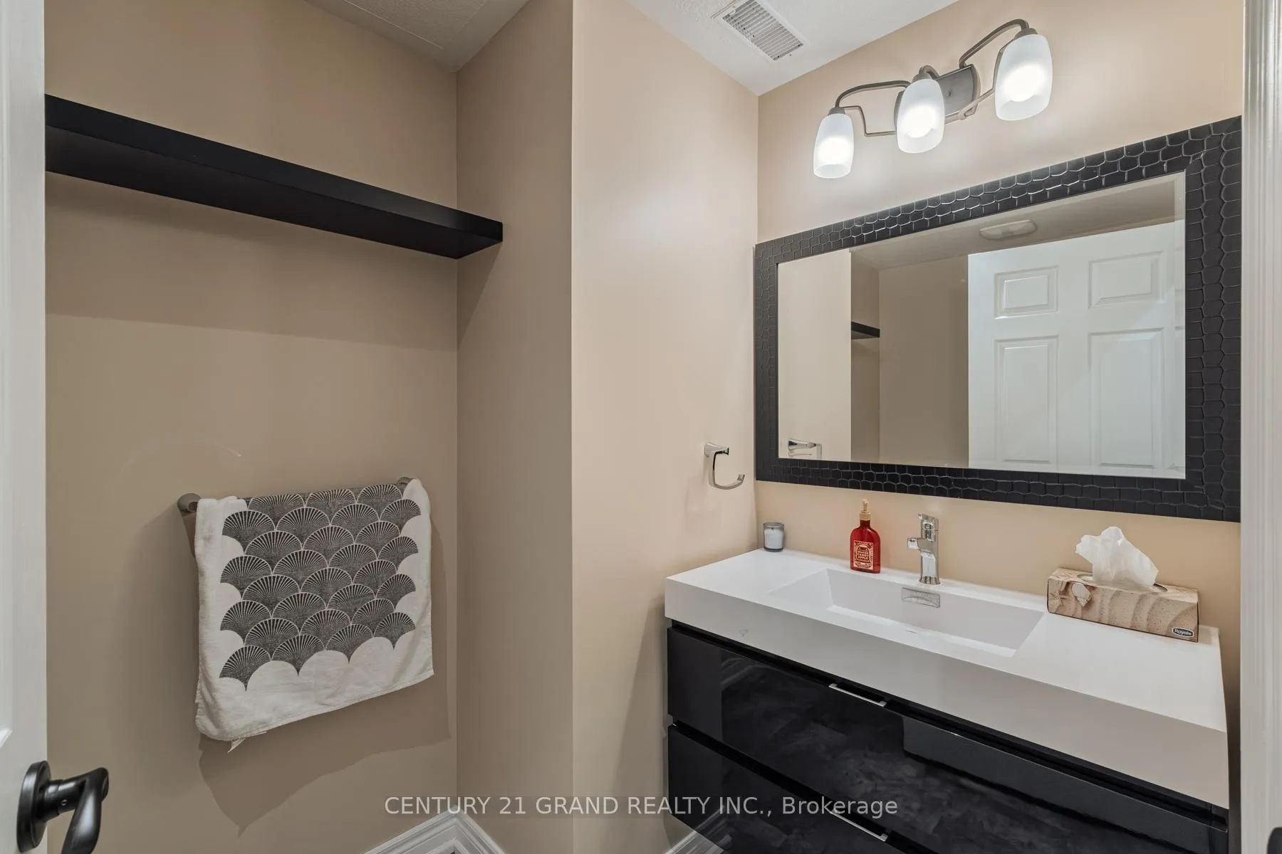 Photo 43 of 72 Hunter Way, Brantford, Shellard Lane — HOMEH