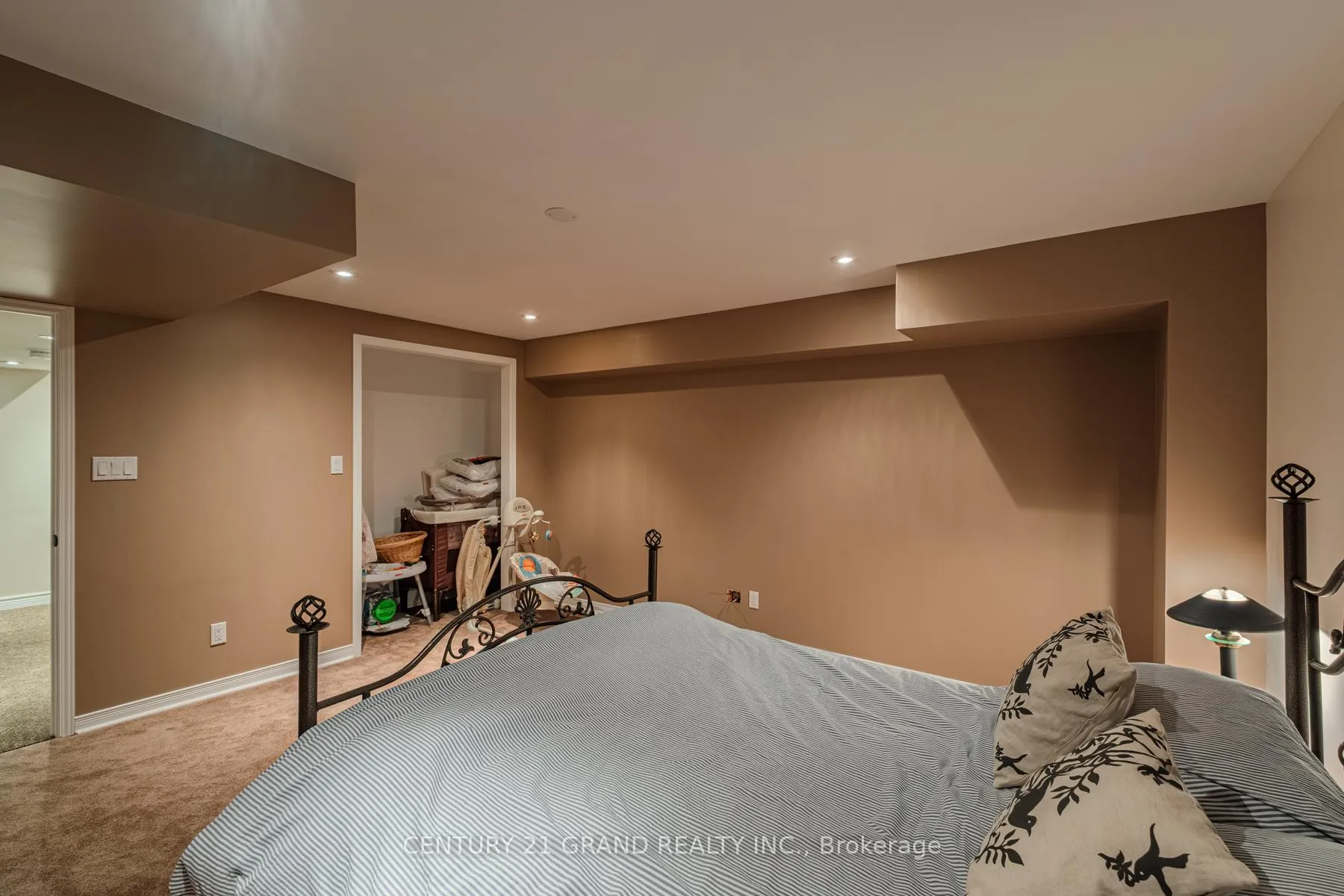 Photo 45 of 72 Hunter Way, Brantford, Shellard Lane — HOMEH