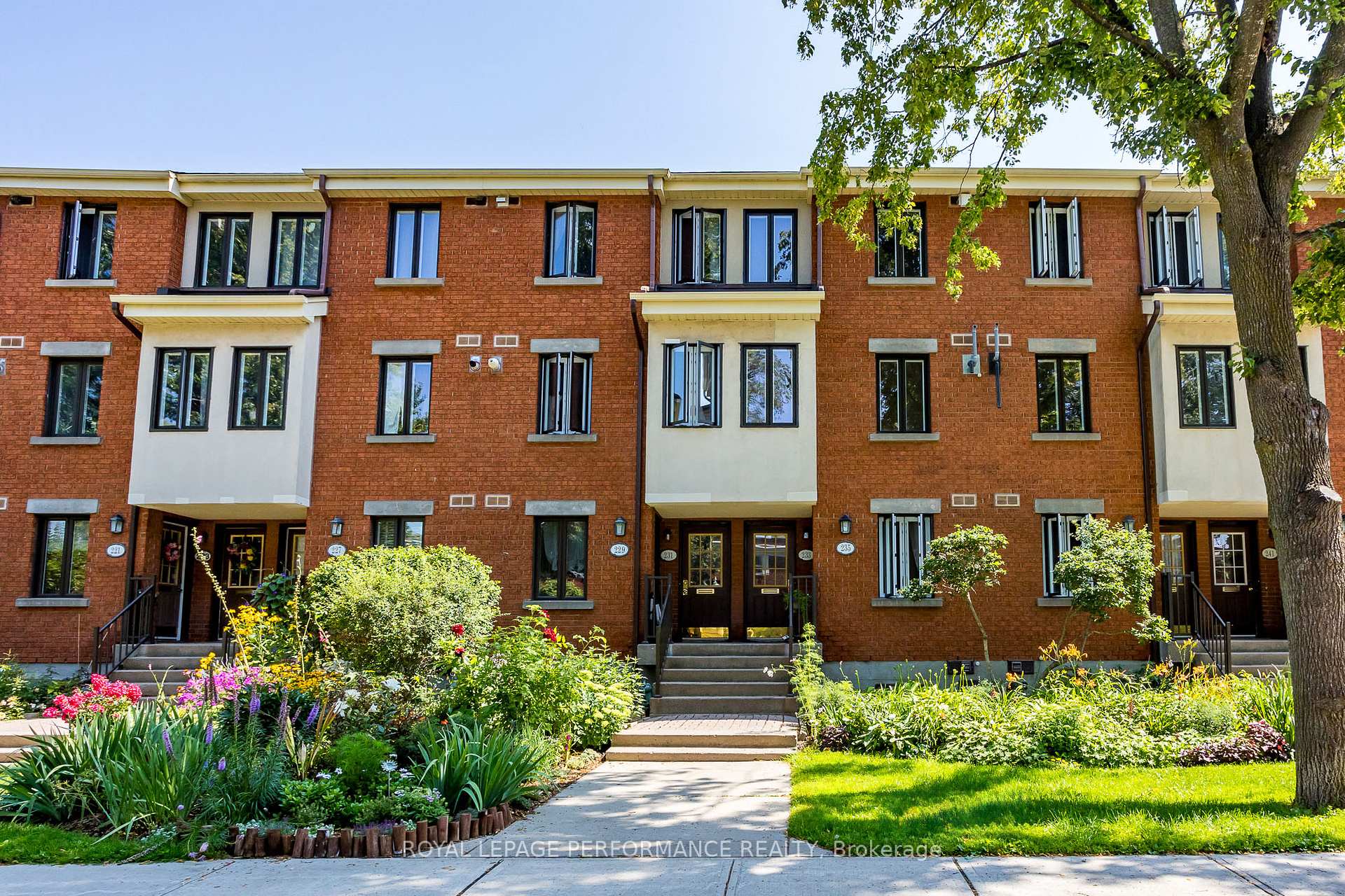 Photo 1 of 233 Mart Circle, Ottawa, Manor Park — HOMEH