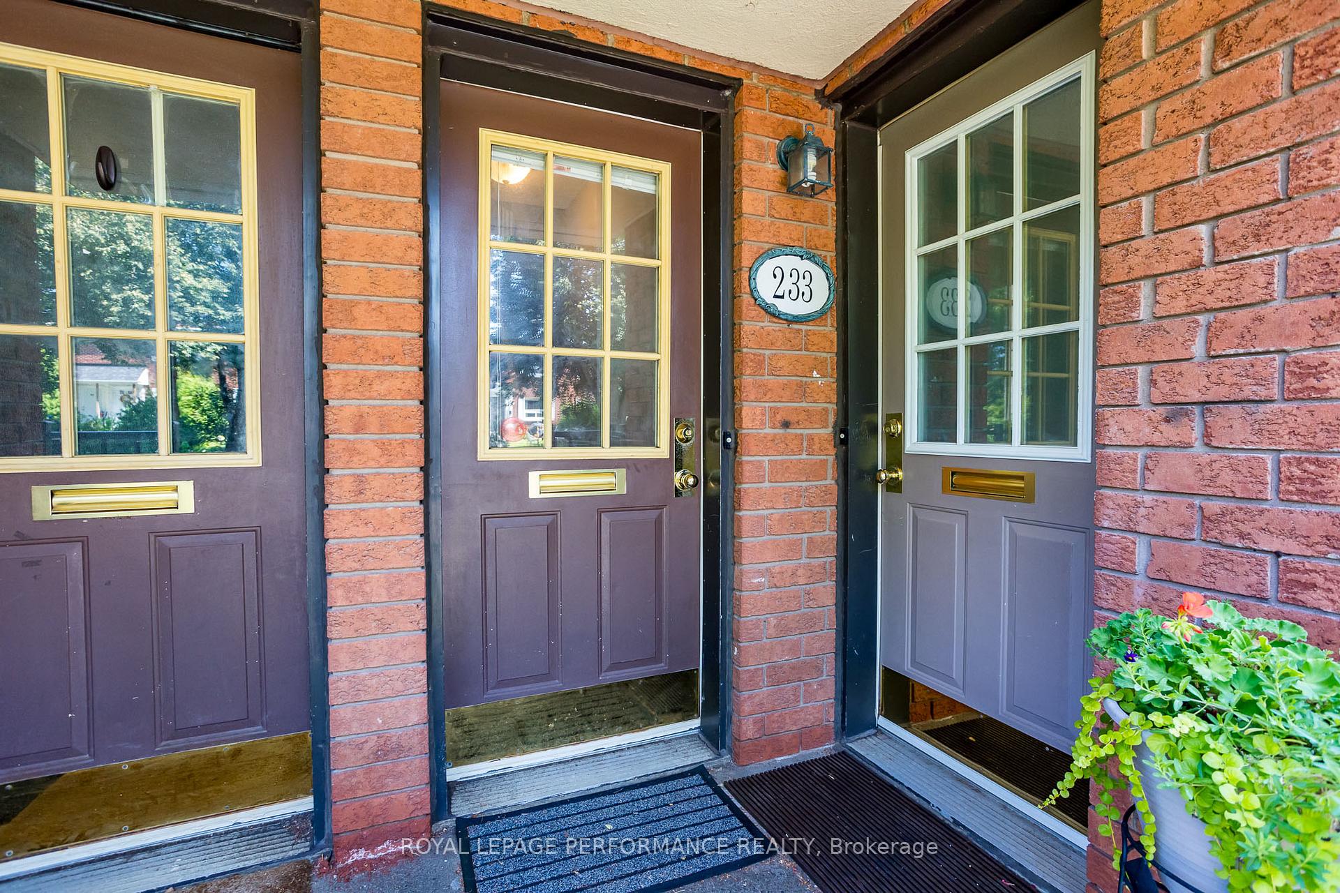 Photo 5 of 233 Mart Circle, Ottawa, Manor Park — HOMEH