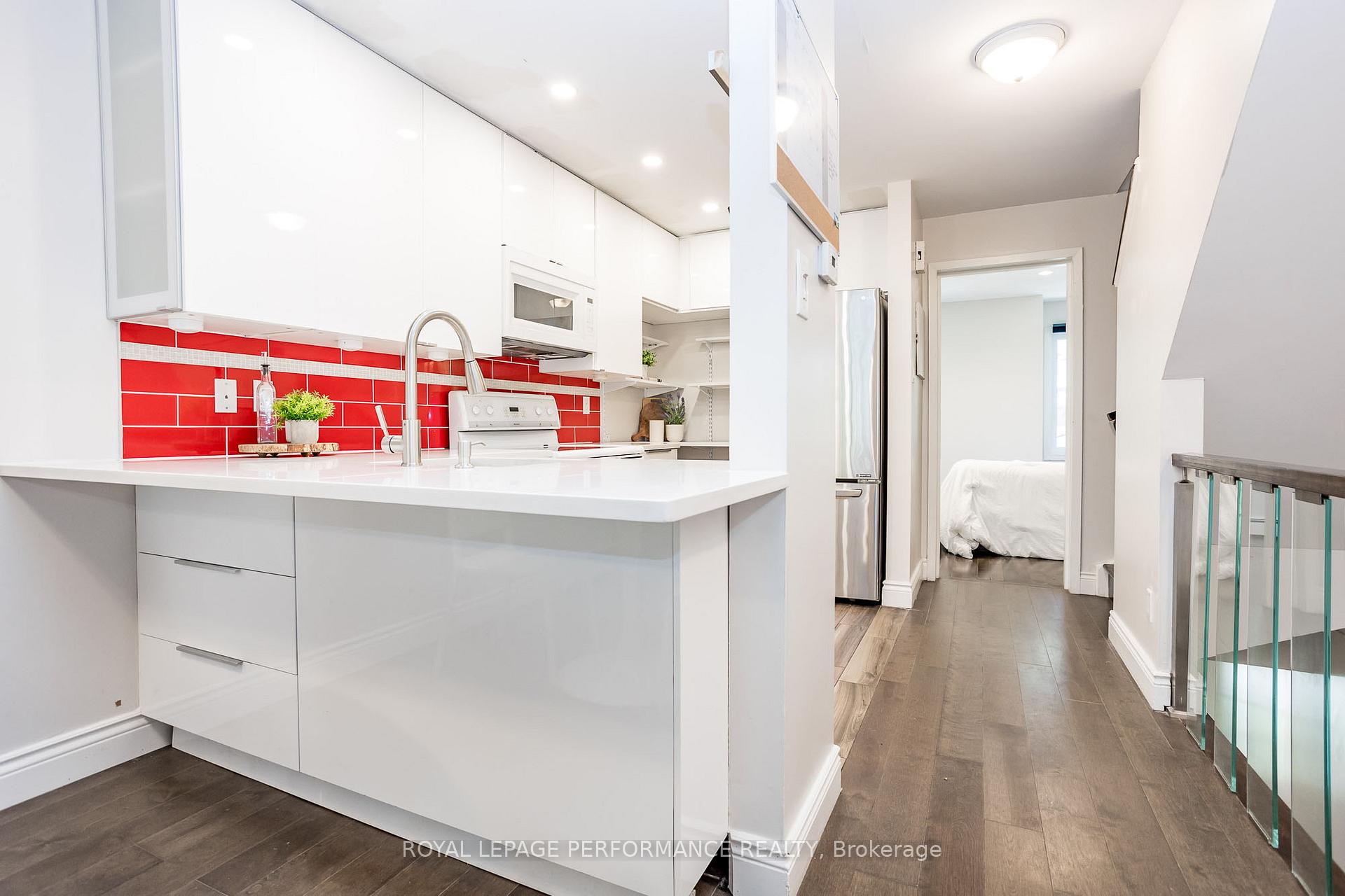 Photo 9 of 233 Mart Circle, Ottawa, Manor Park — HOMEH