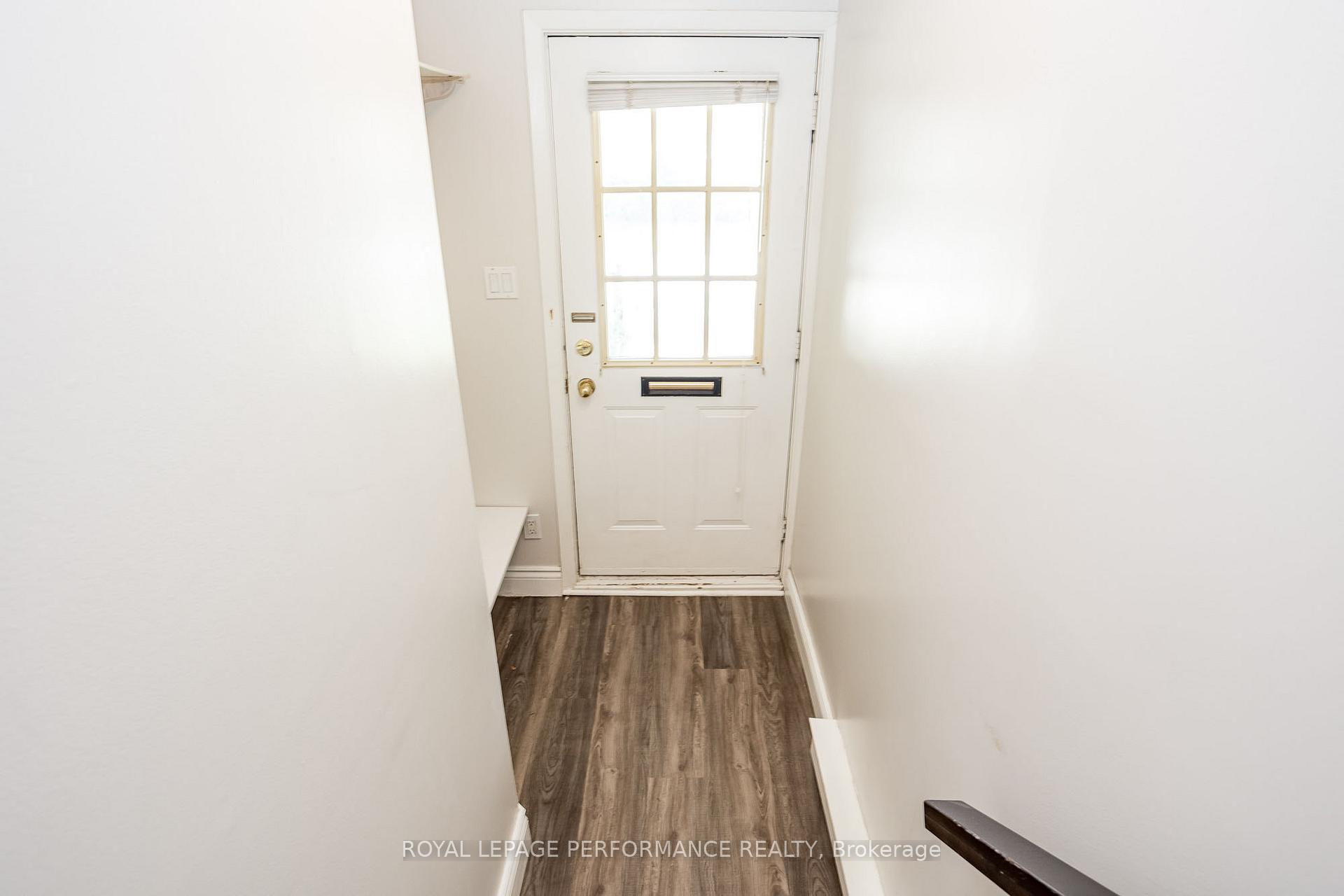 Photo 11 of 233 Mart Circle, Ottawa, Manor Park — HOMEH