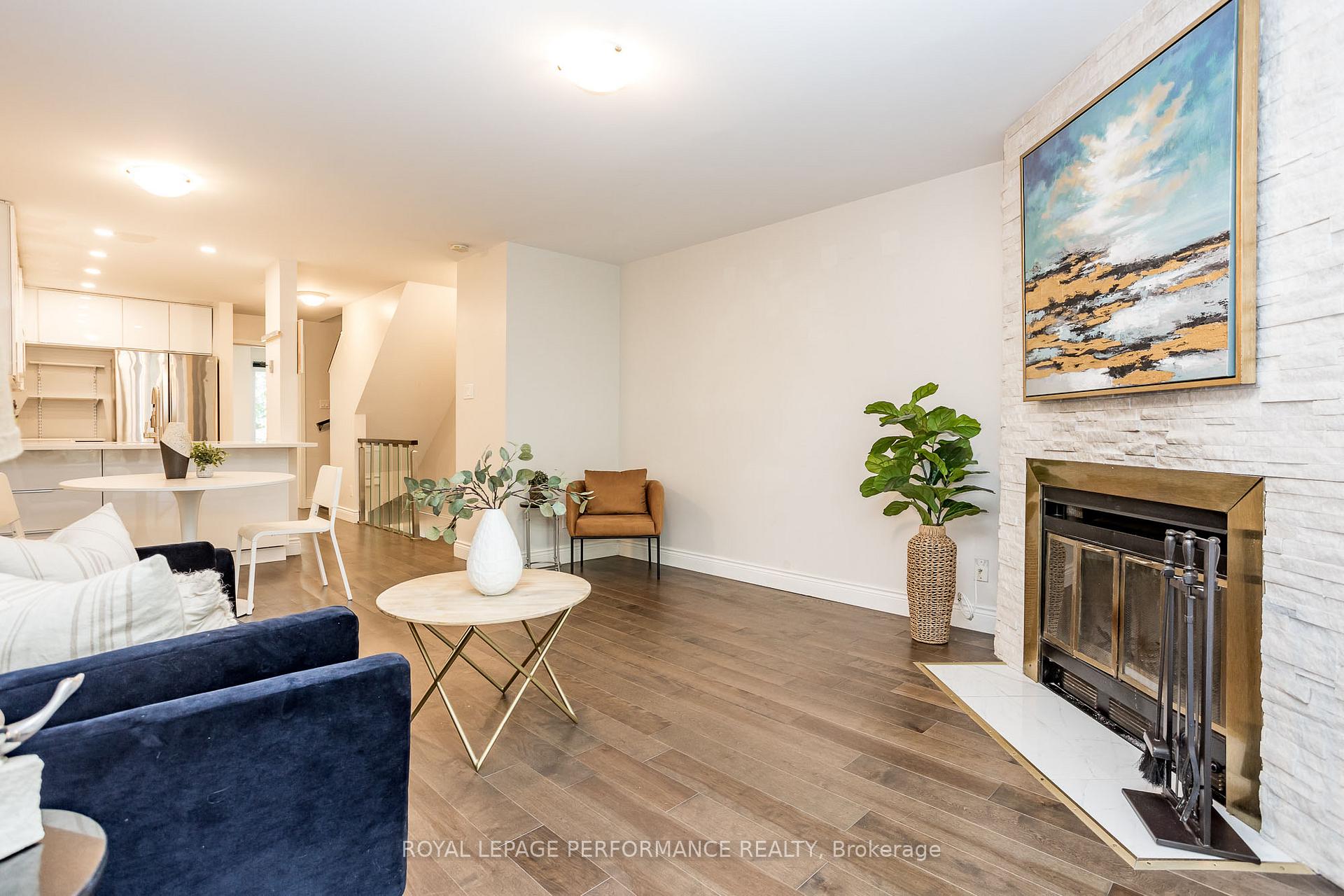 Photo 13 of 233 Mart Circle, Ottawa, Manor Park — HOMEH