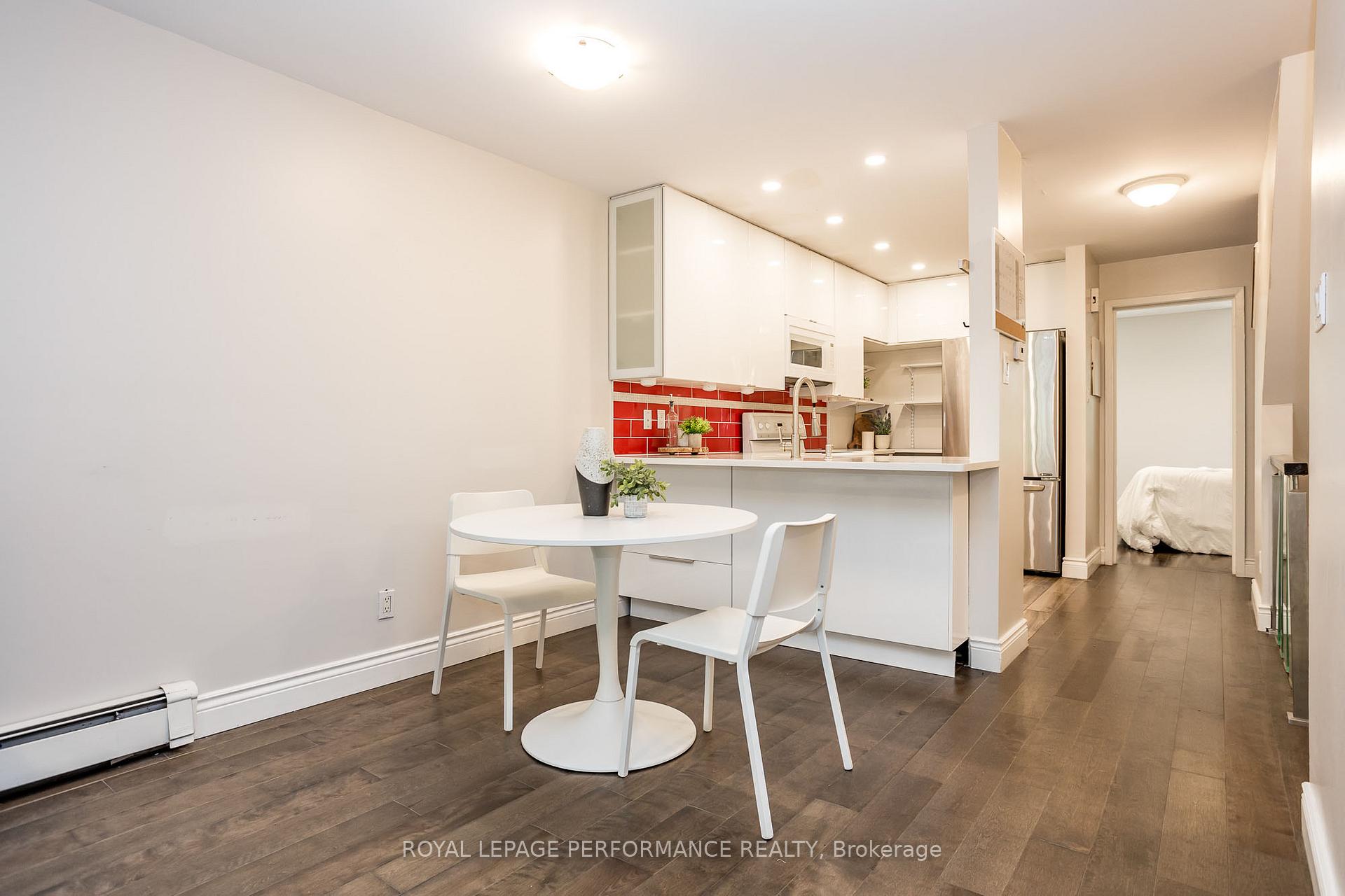 Photo 14 of 233 Mart Circle, Ottawa, Manor Park — HOMEH
