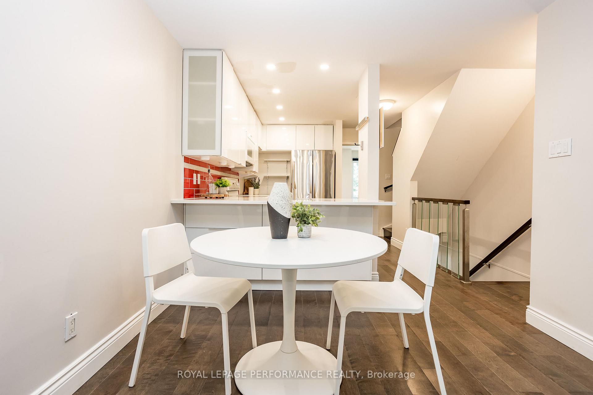 Photo 15 of 233 Mart Circle, Ottawa, Manor Park — HOMEH